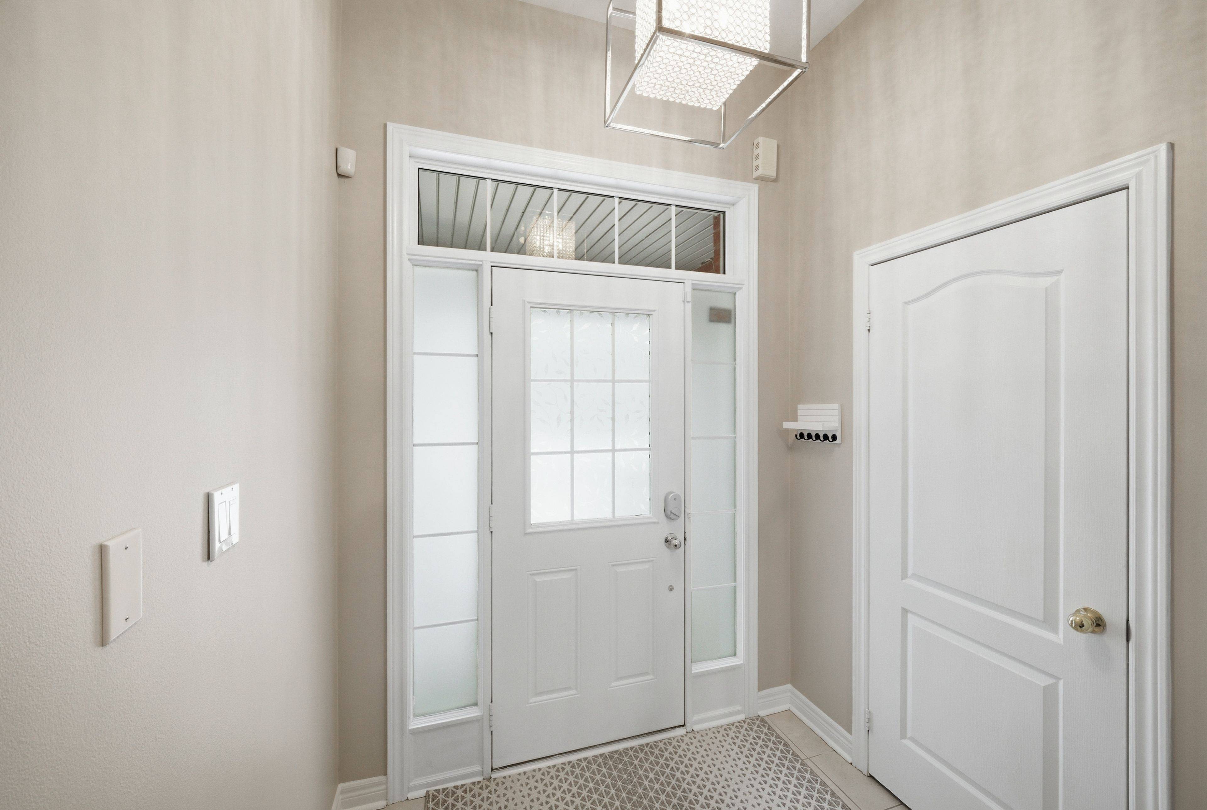 Bradford West Gwillimbury, ON L3Z 0G4,24 Gosnel CIR