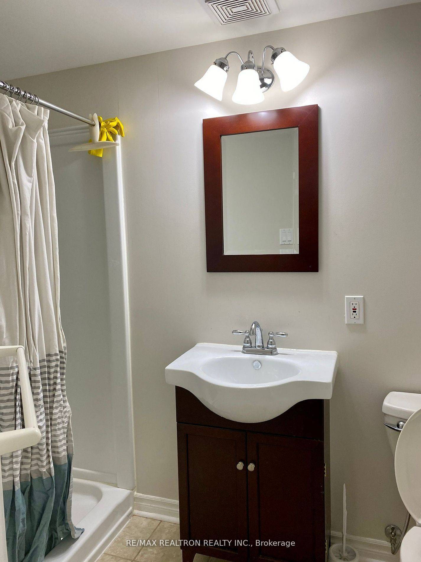 Newmarket, ON L3Y 7N3,148 John Bowser CRES #BSMNTLL