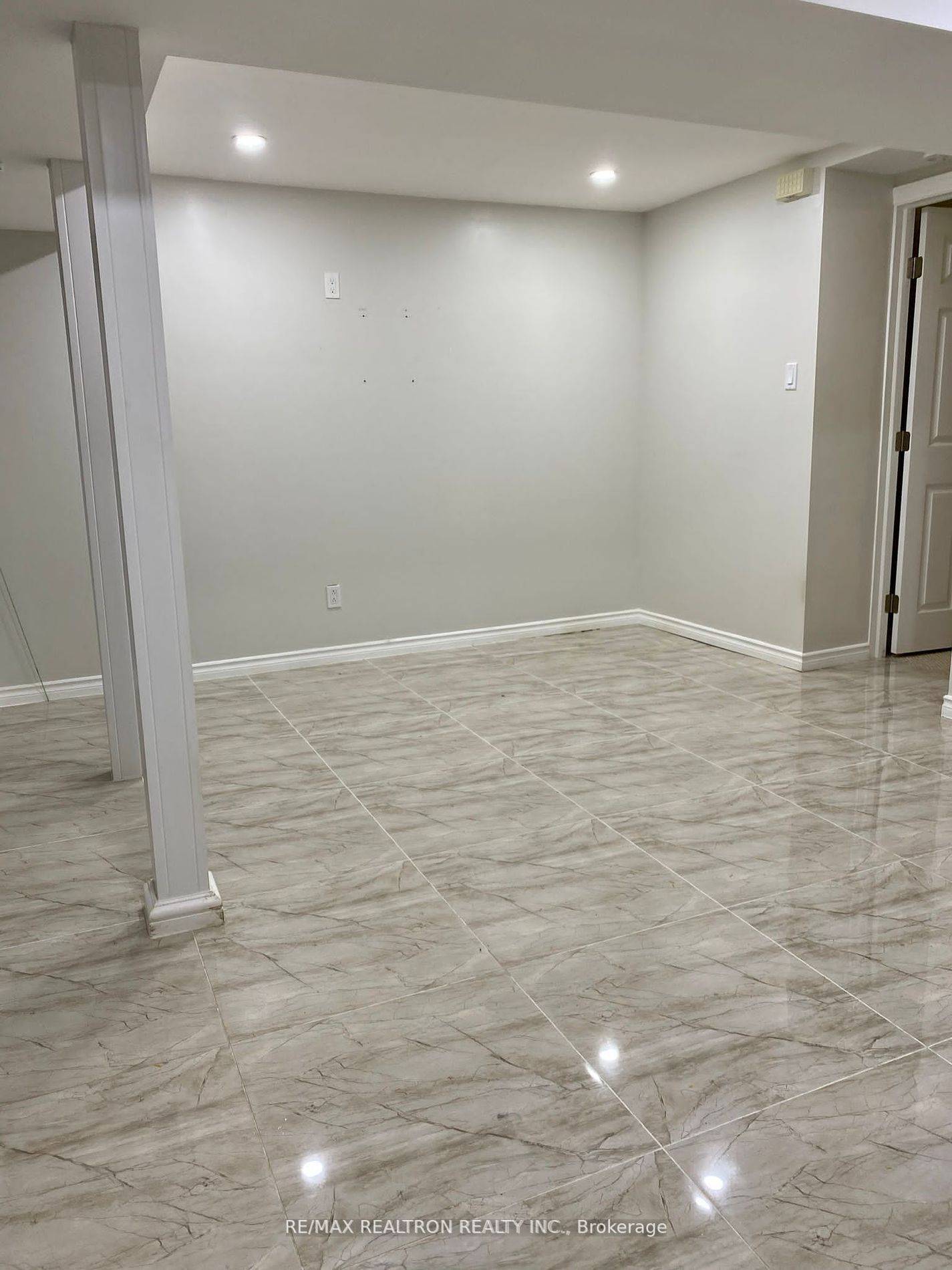 Newmarket, ON L3Y 7N3,148 John Bowser CRES #BSMNTLL