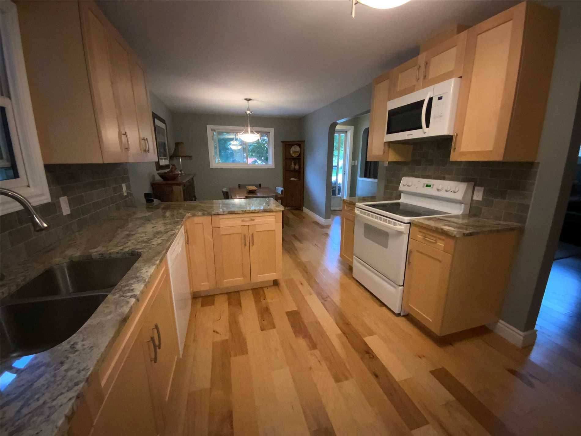 Uxbridge, ON L9P 1J3,40 Bascom ST #Upper