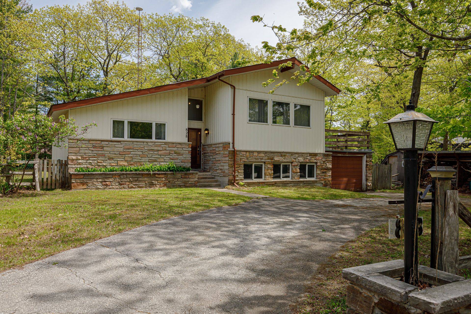 Wasaga Beach, ON L9Z 2V1,828 Oxbow Park DR