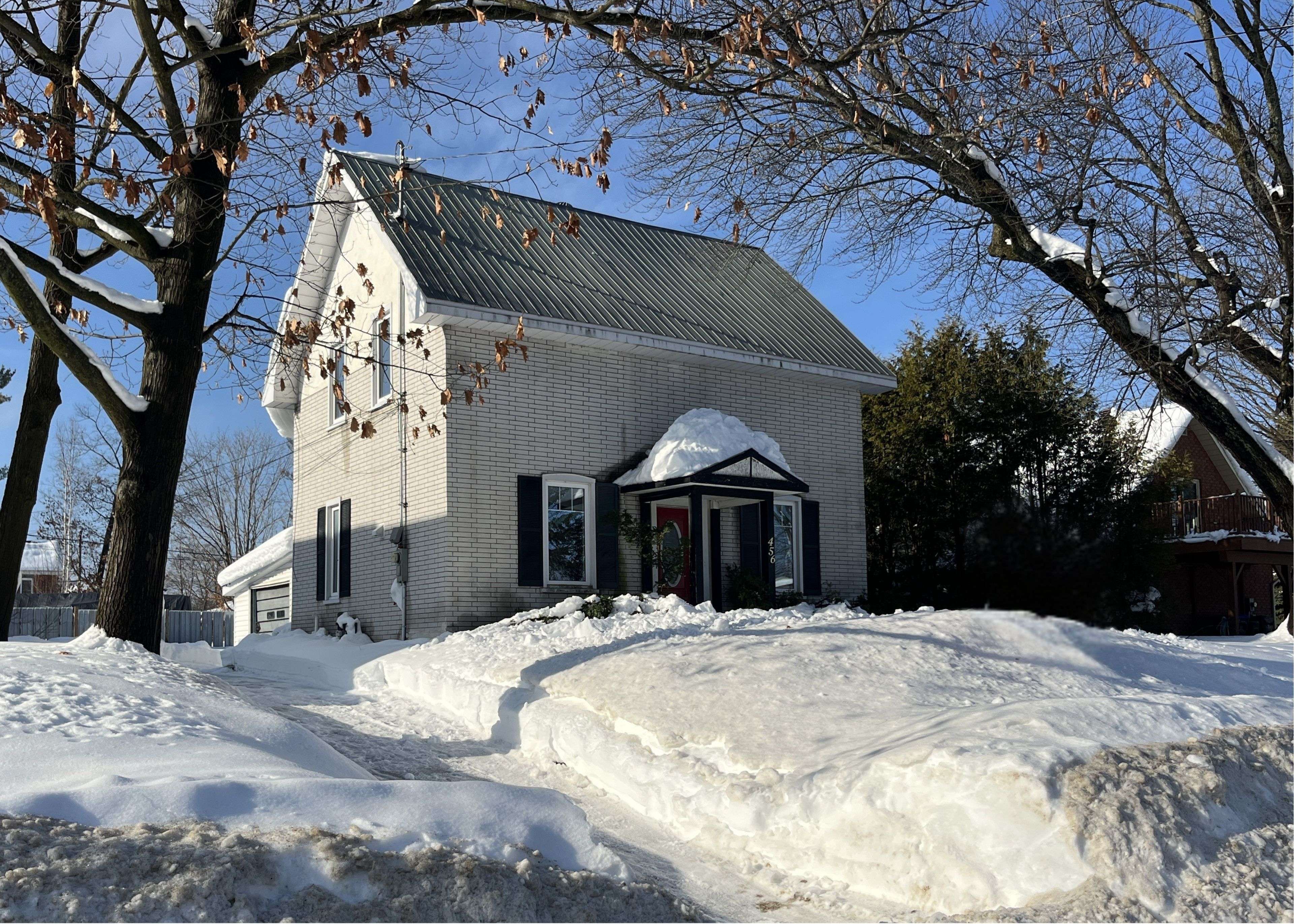 Midland, ON L4R 3J4,456 Queen ST