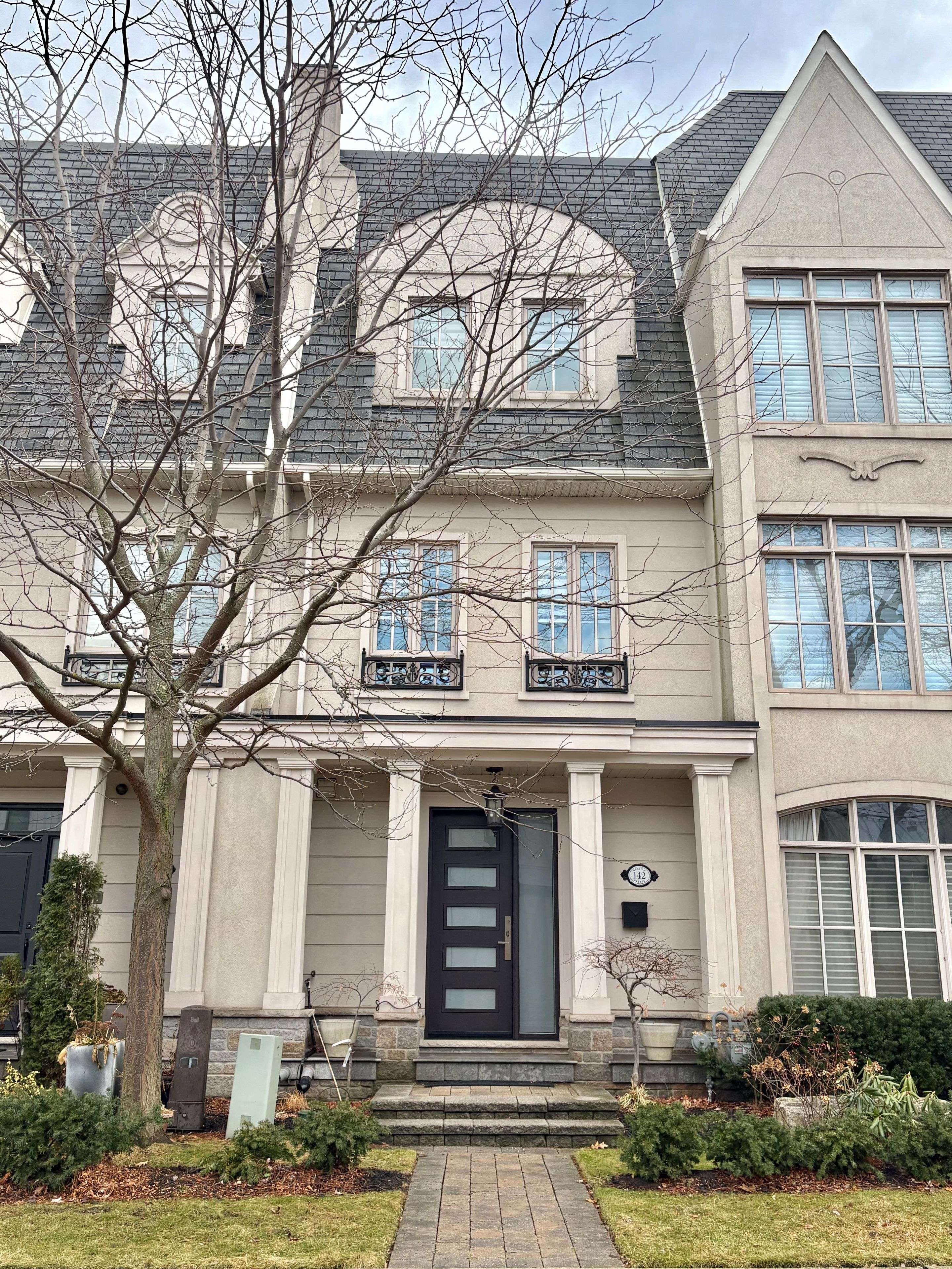 Oakville, ON L6K 1J5,142 Rebecca ST