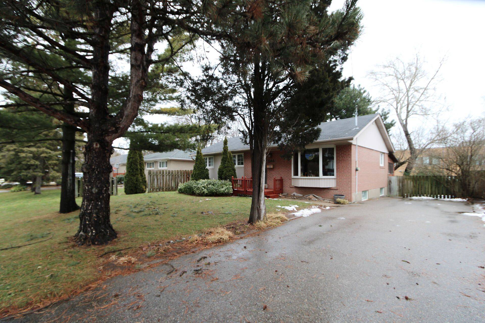 Oakville, ON L6L 2C1,1244 Bridge RD