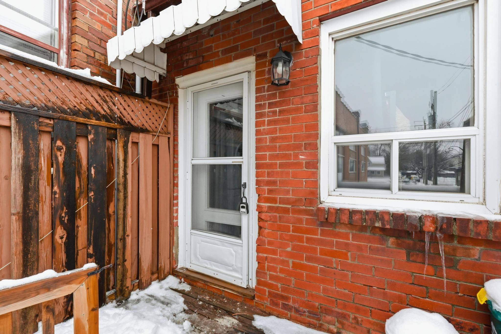 Halton Hills, ON L7G 3G3,66 MAIN ST #2