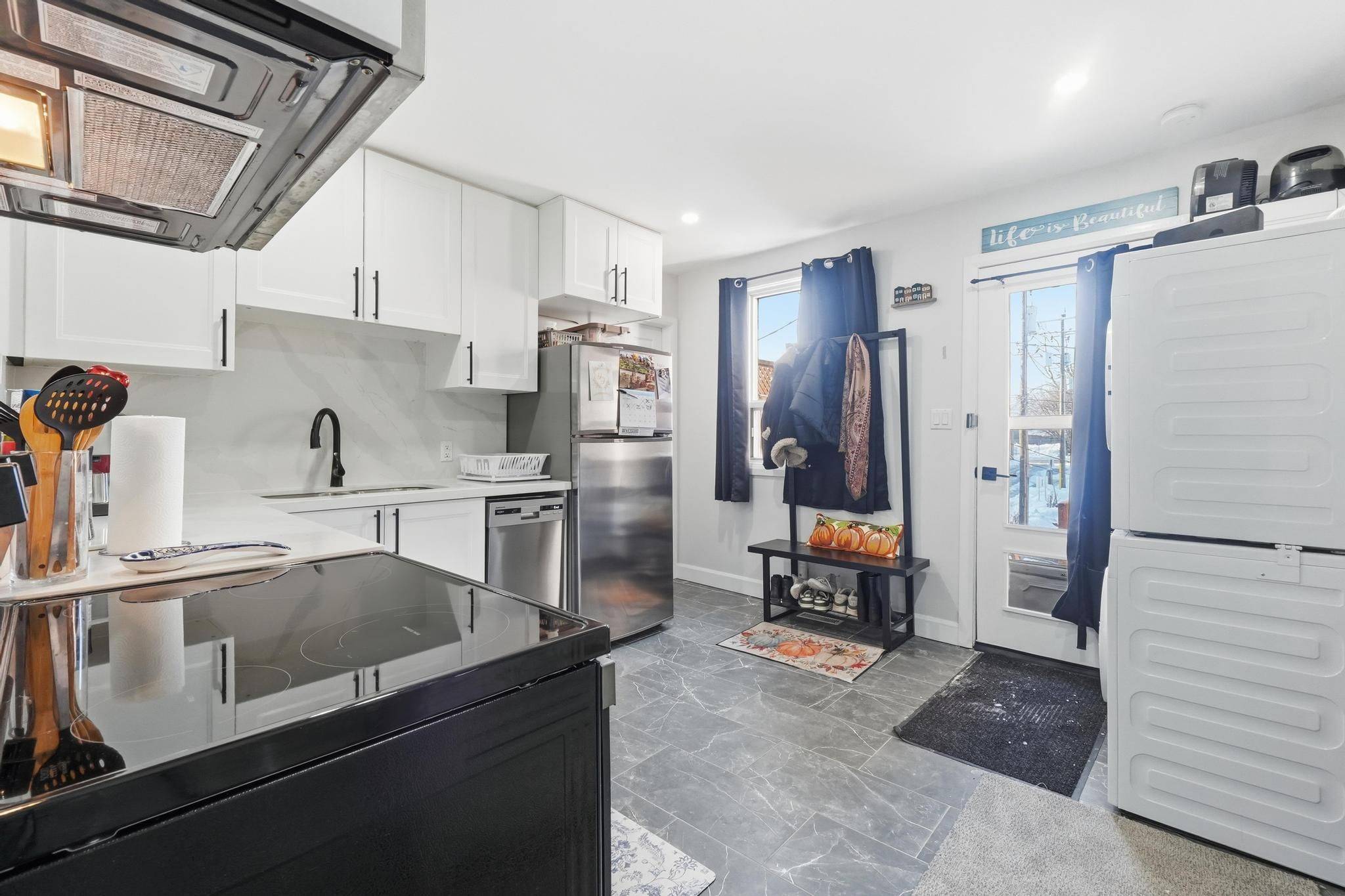 Halton Hills, ON L7G 3G3,66 MAIN ST #2