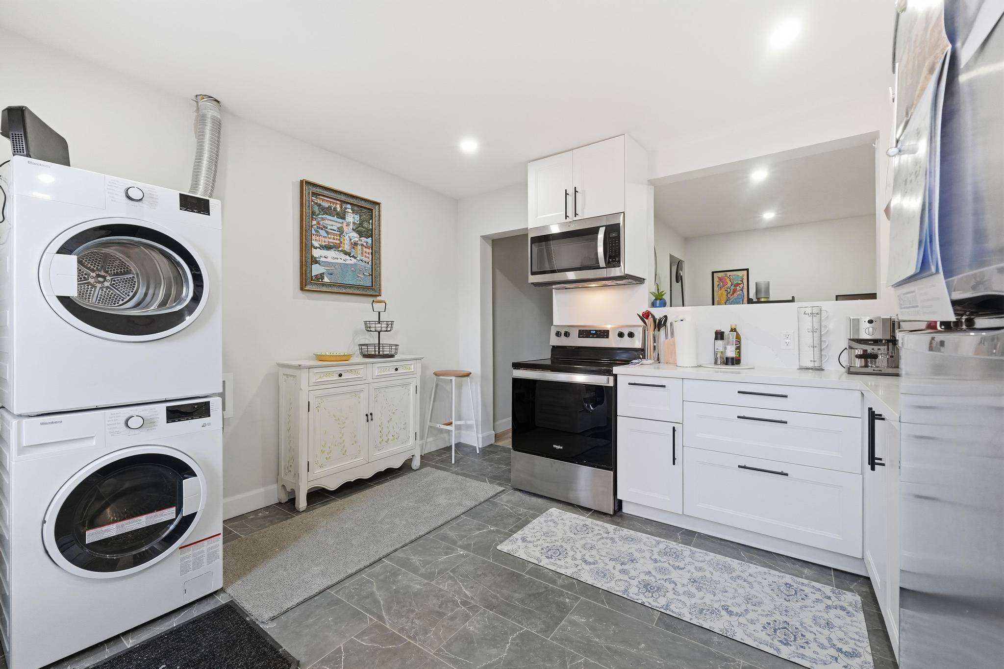 Halton Hills, ON L7G 3G3,66 MAIN ST #2