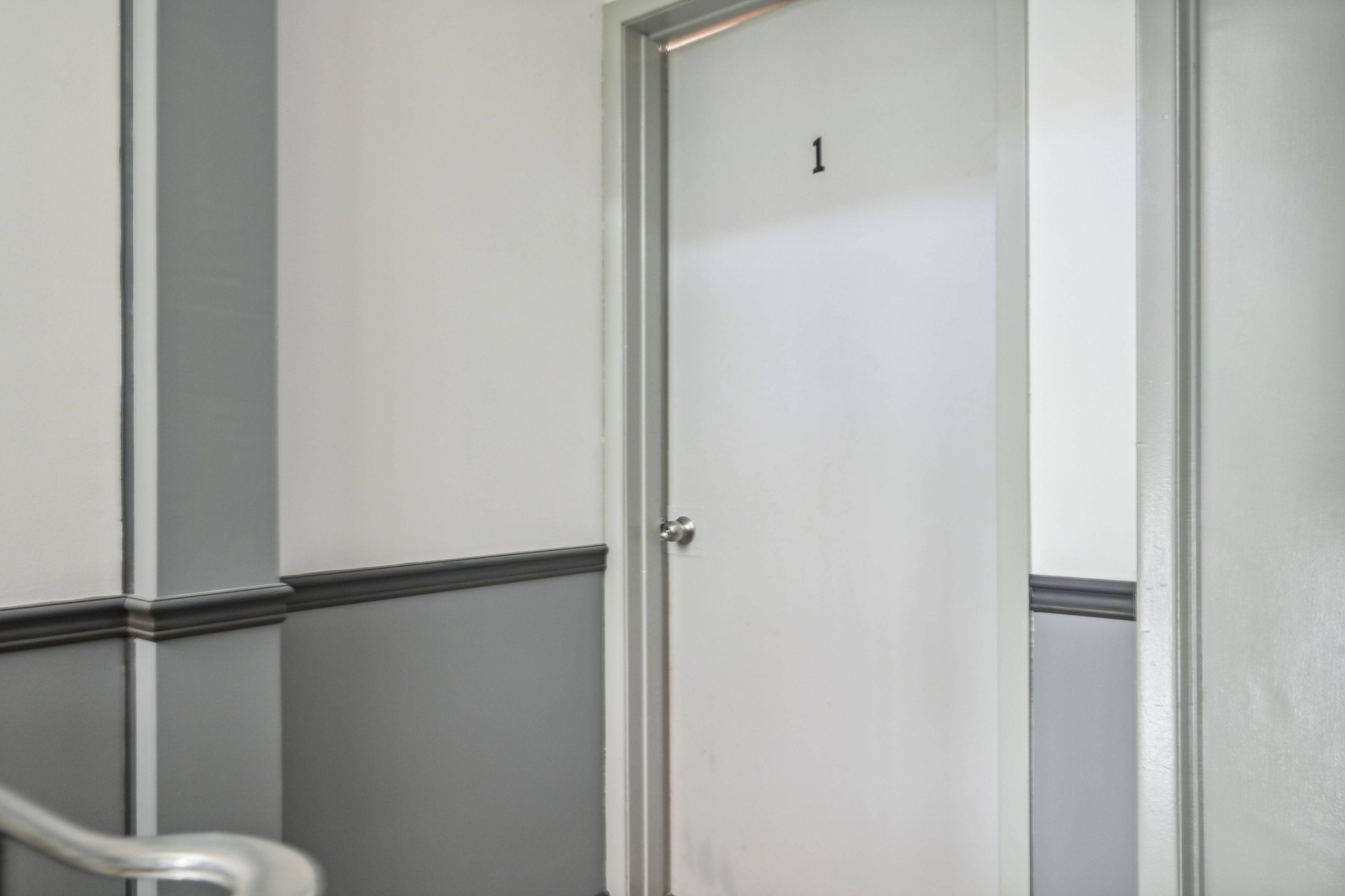 Toronto W06, ON M8W 3G9,18 Thirty Third ST #1