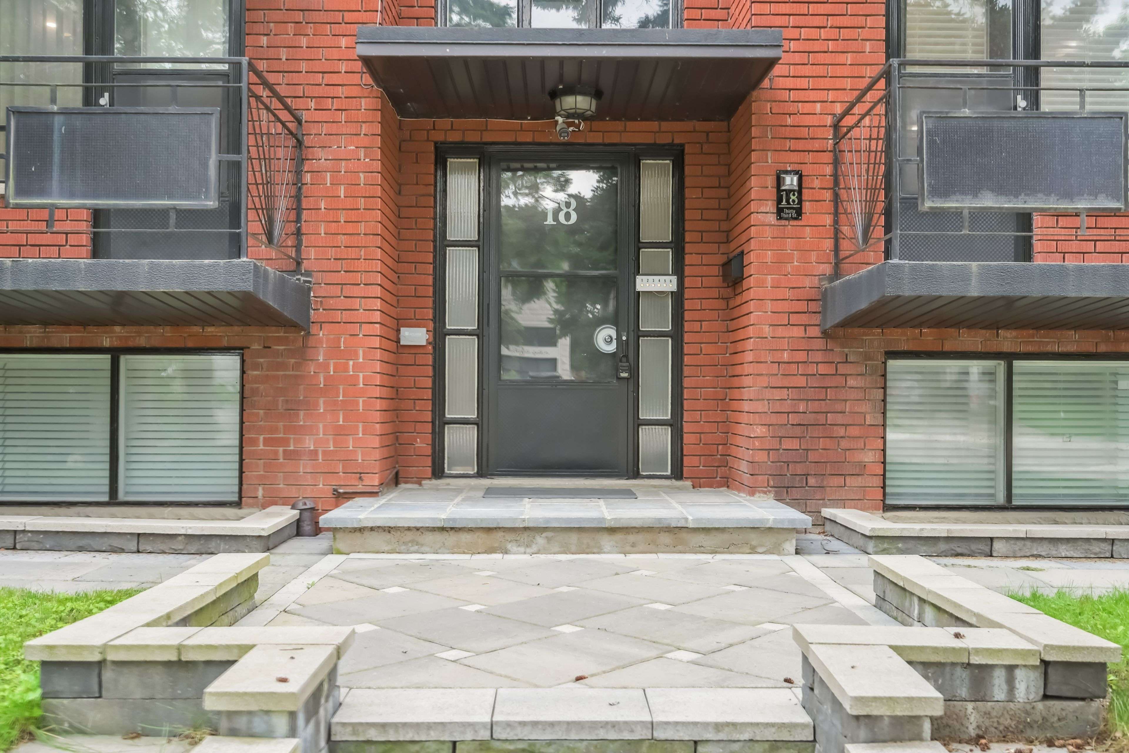 Toronto W06, ON M8W 3G9,18 Thirty Third ST #5