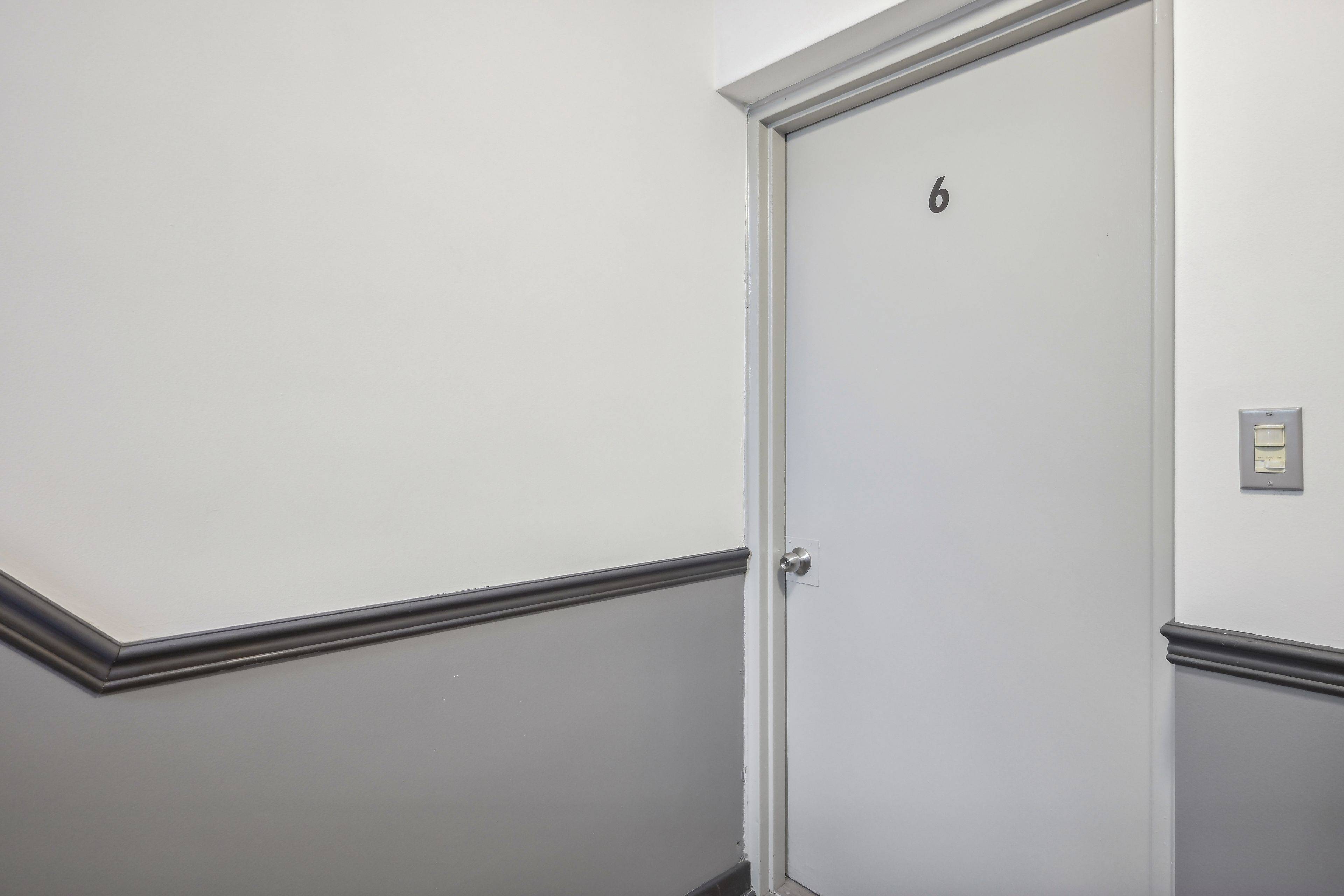 Toronto W06, ON M8W 3G9,18 Thirty Third ST #6