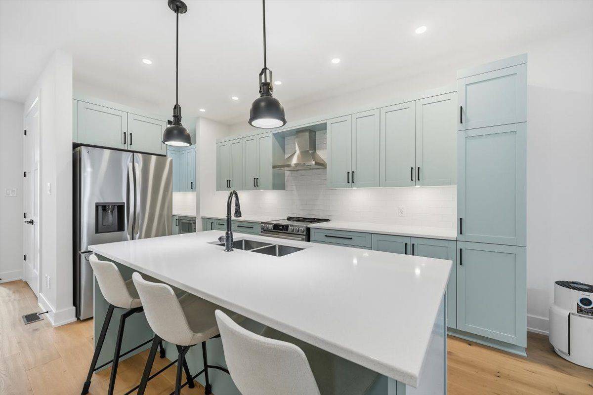 Orleans - Convent Glen And Area, ON K1W 0R4,296 Cornice ST