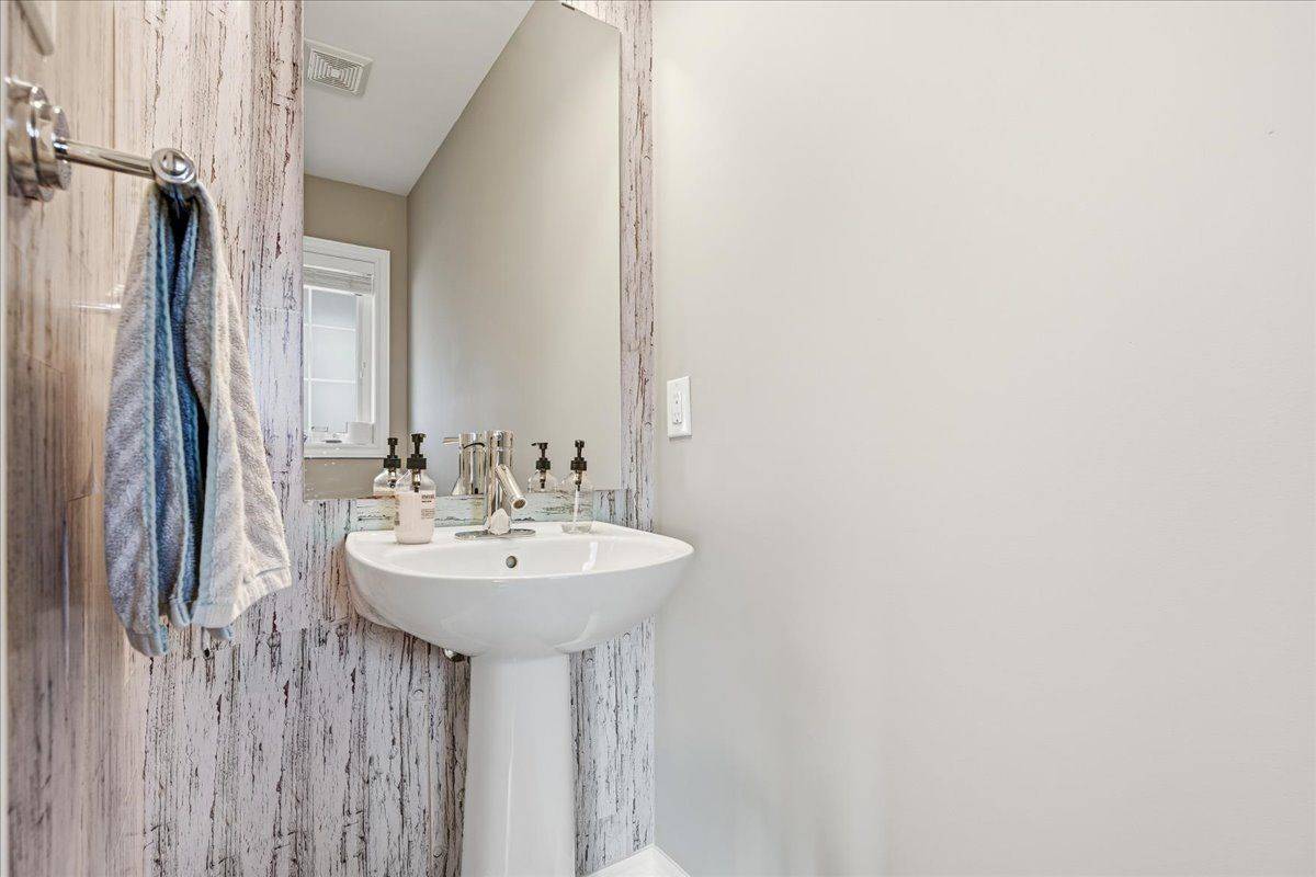 Grimsby, ON L3M 0C8,515 Winston RD #5