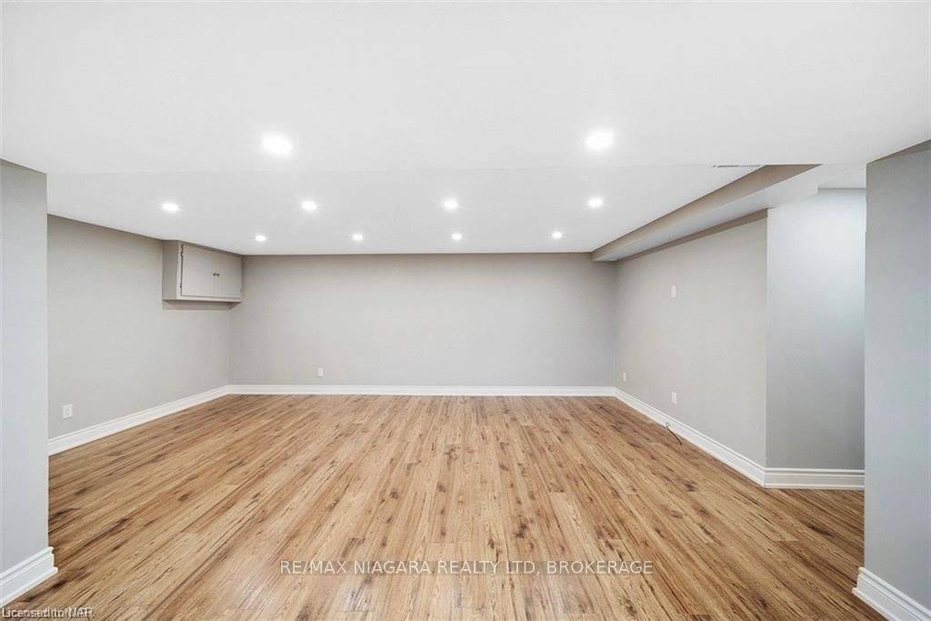 Niagara Falls, ON L2H 2B4,4102 BROOKDALE DR #LOWER Unit