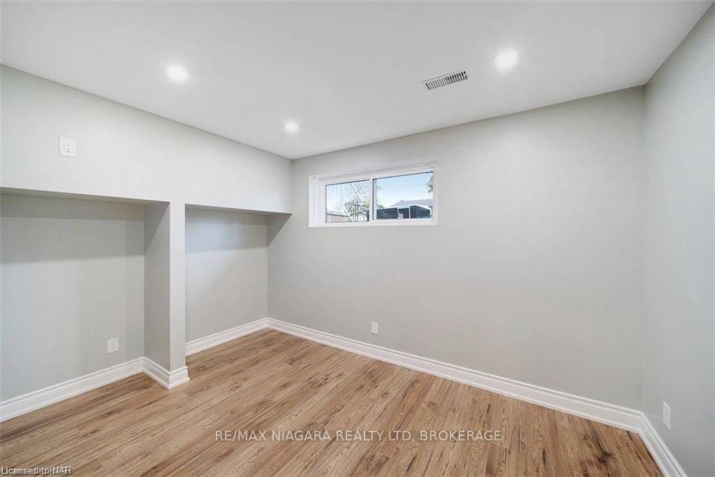 Niagara Falls, ON L2H 2B4,4102 BROOKDALE DR #LOWER Unit