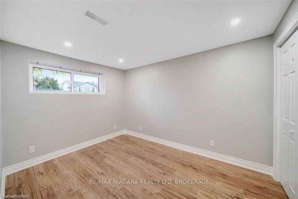 Niagara Falls, ON L2H 2B4,4102 BROOKDALE DR #LOWER Unit