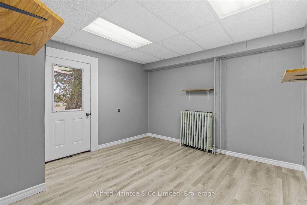 Minto, ON N0G 1Z0,4 ELORA ST N