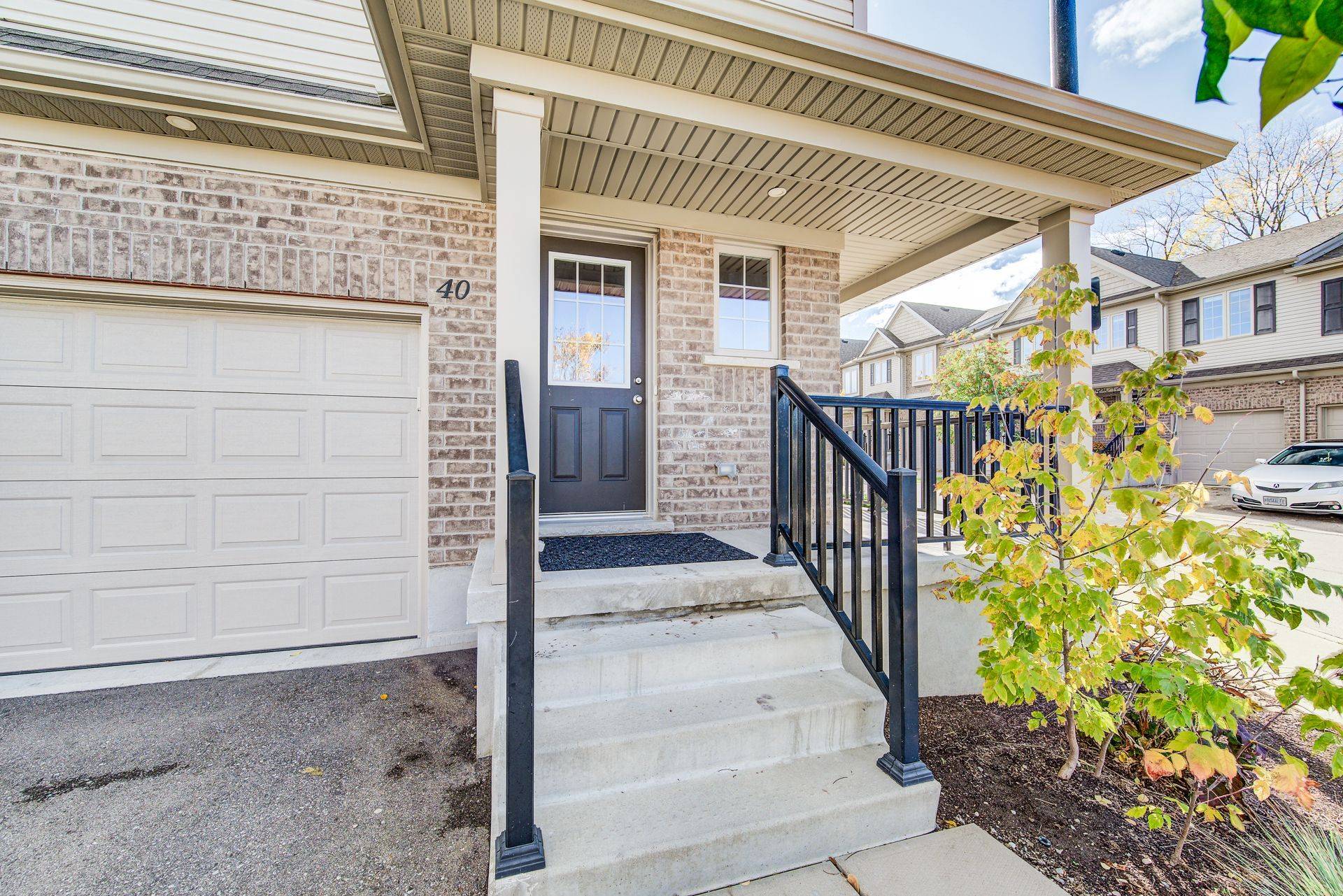 Kitchener, ON N2P 1C5,50 Pinnacle DR #40