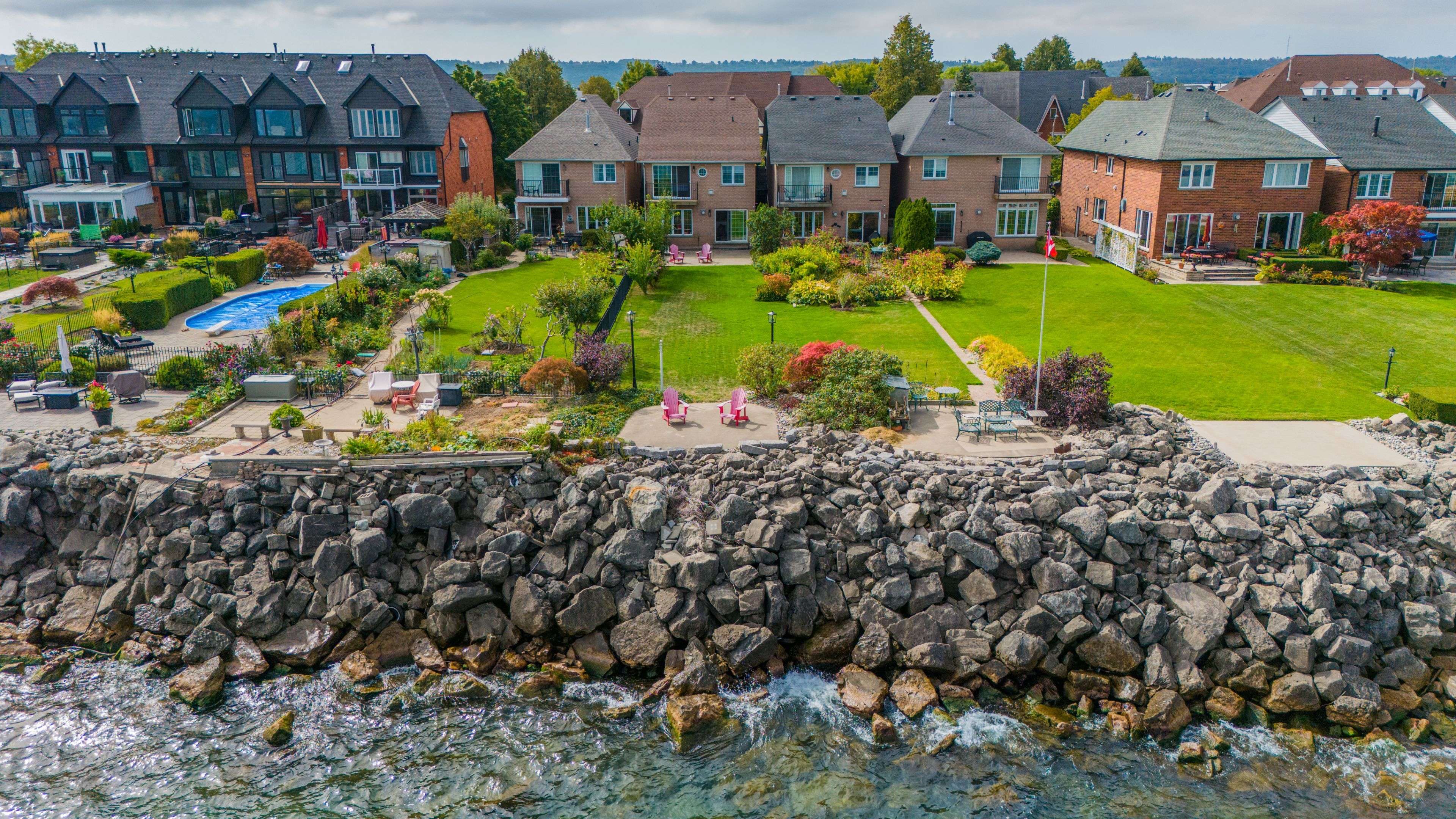 Hamilton, ON L8E 4Z2,55 Edgewater DR