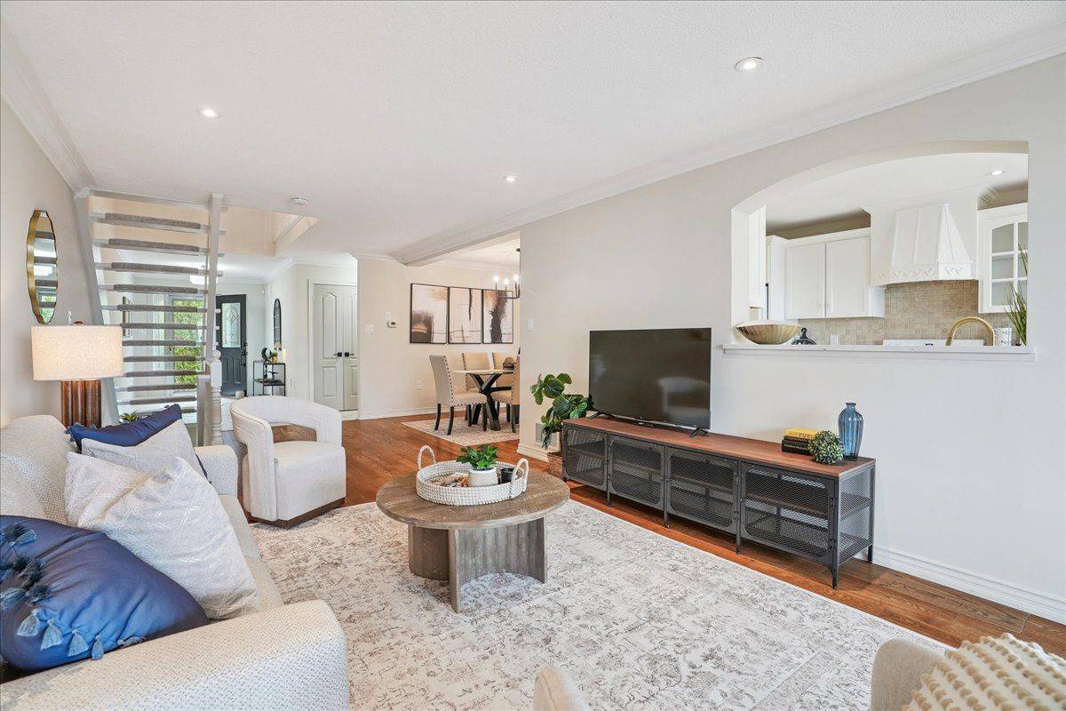 Hamilton, ON L8E 4Z2,55 Edgewater DR