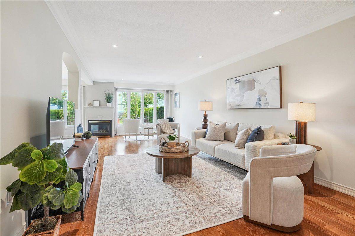 Hamilton, ON L8E 4Z2,55 Edgewater DR