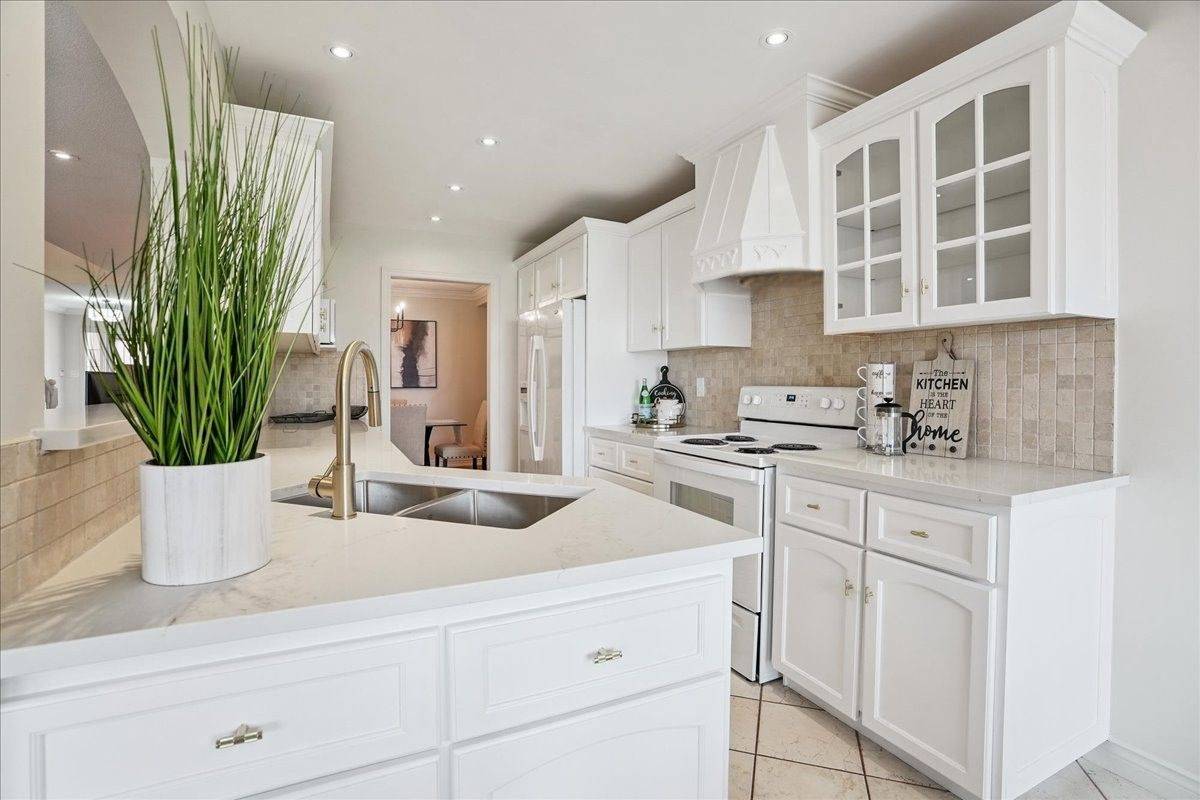 Hamilton, ON L8E 4Z2,55 Edgewater DR