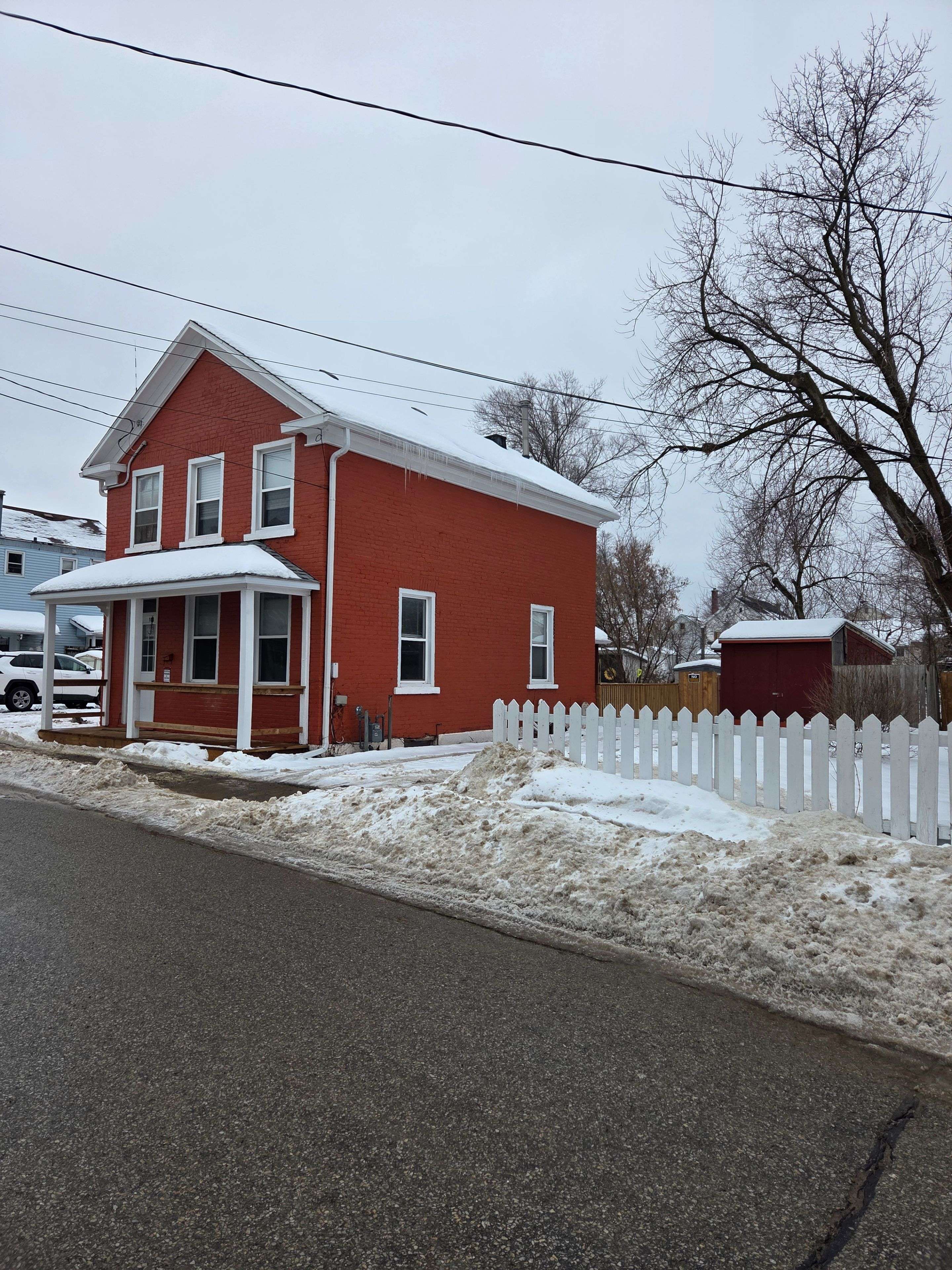 Brockville, ON K6V 5B3,103 John ST