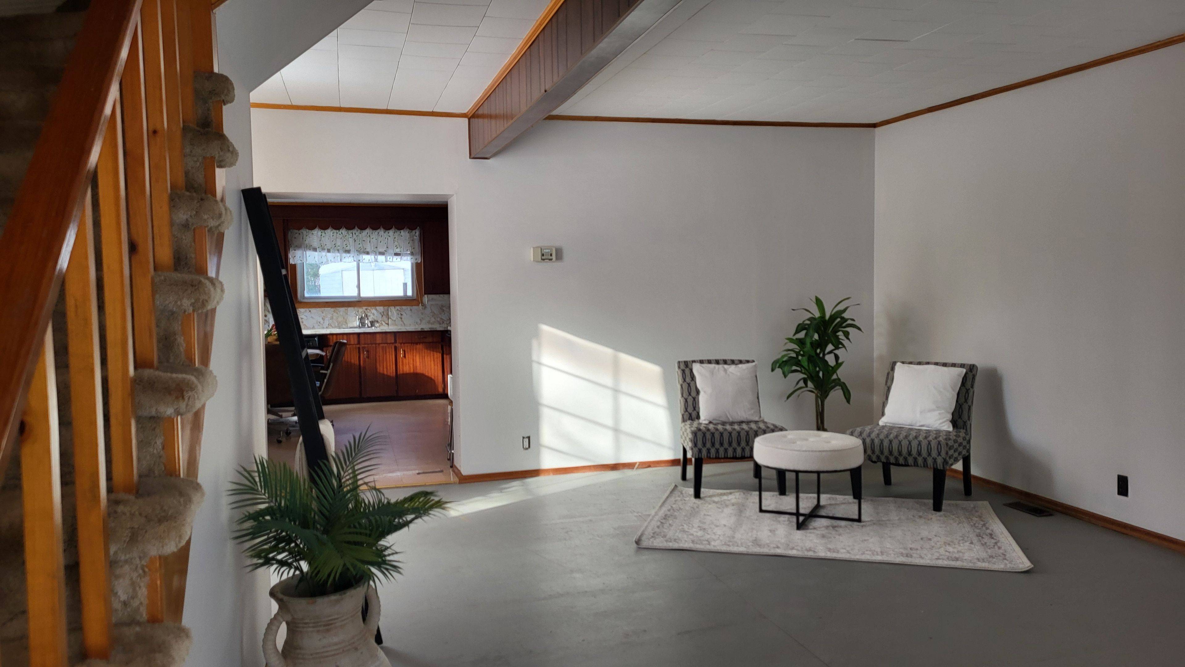 Renfrew, ON K7V 3S9,142 Hincks AVE W