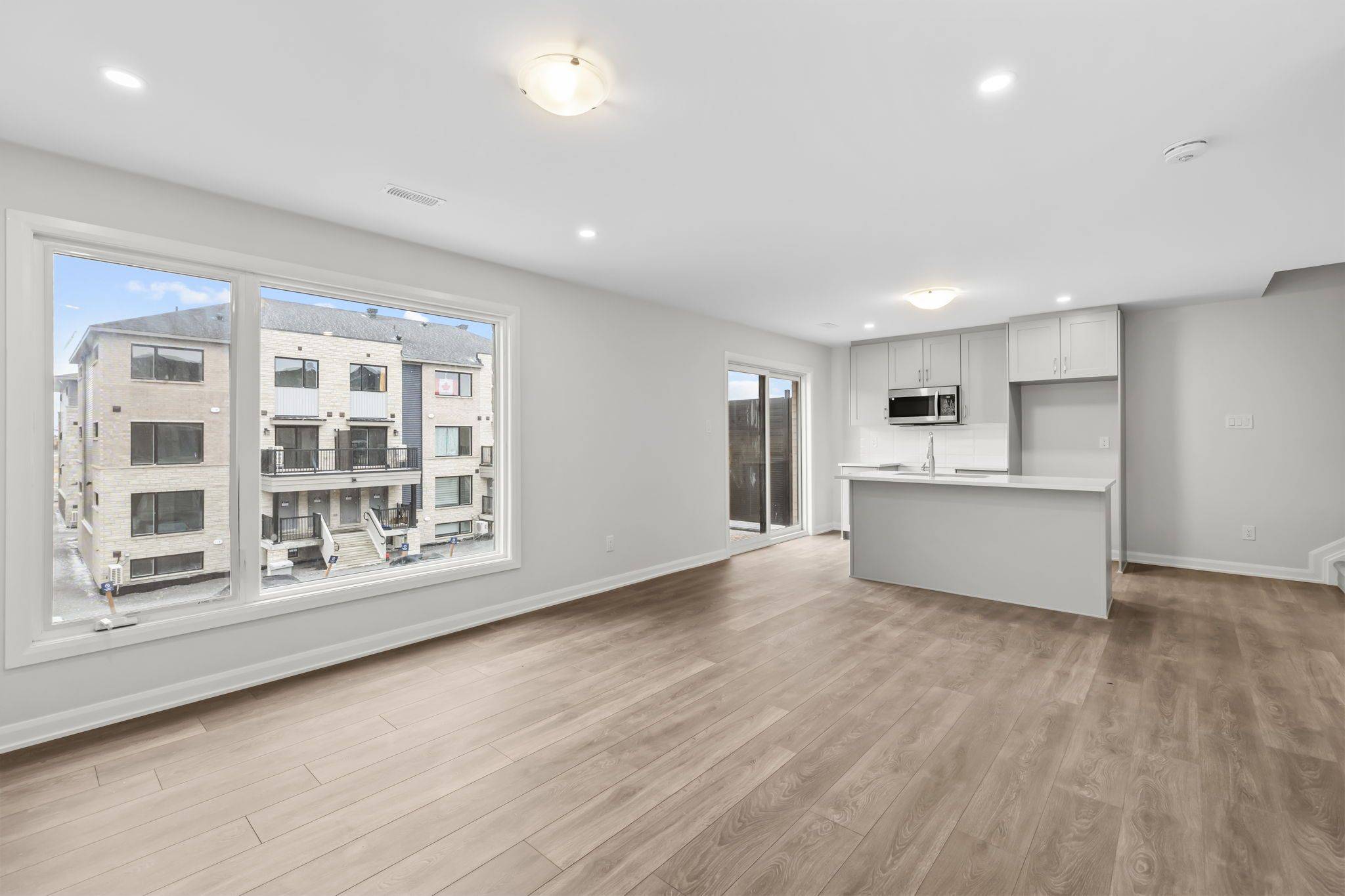 Kanata, ON K2T 0R8,1302 Creekway Private