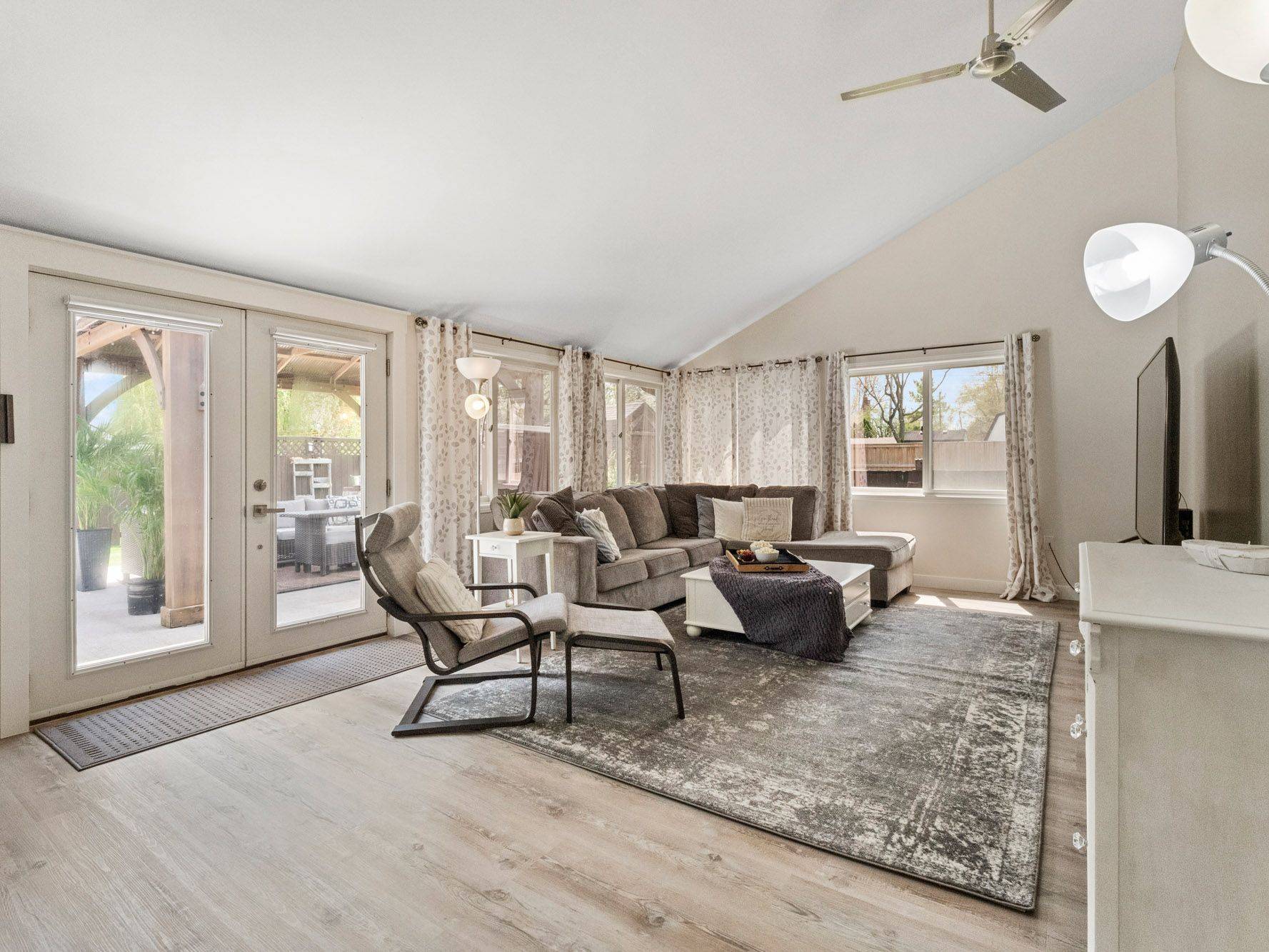 Fort Erie, ON L2A 5G2,606 Scott AVE