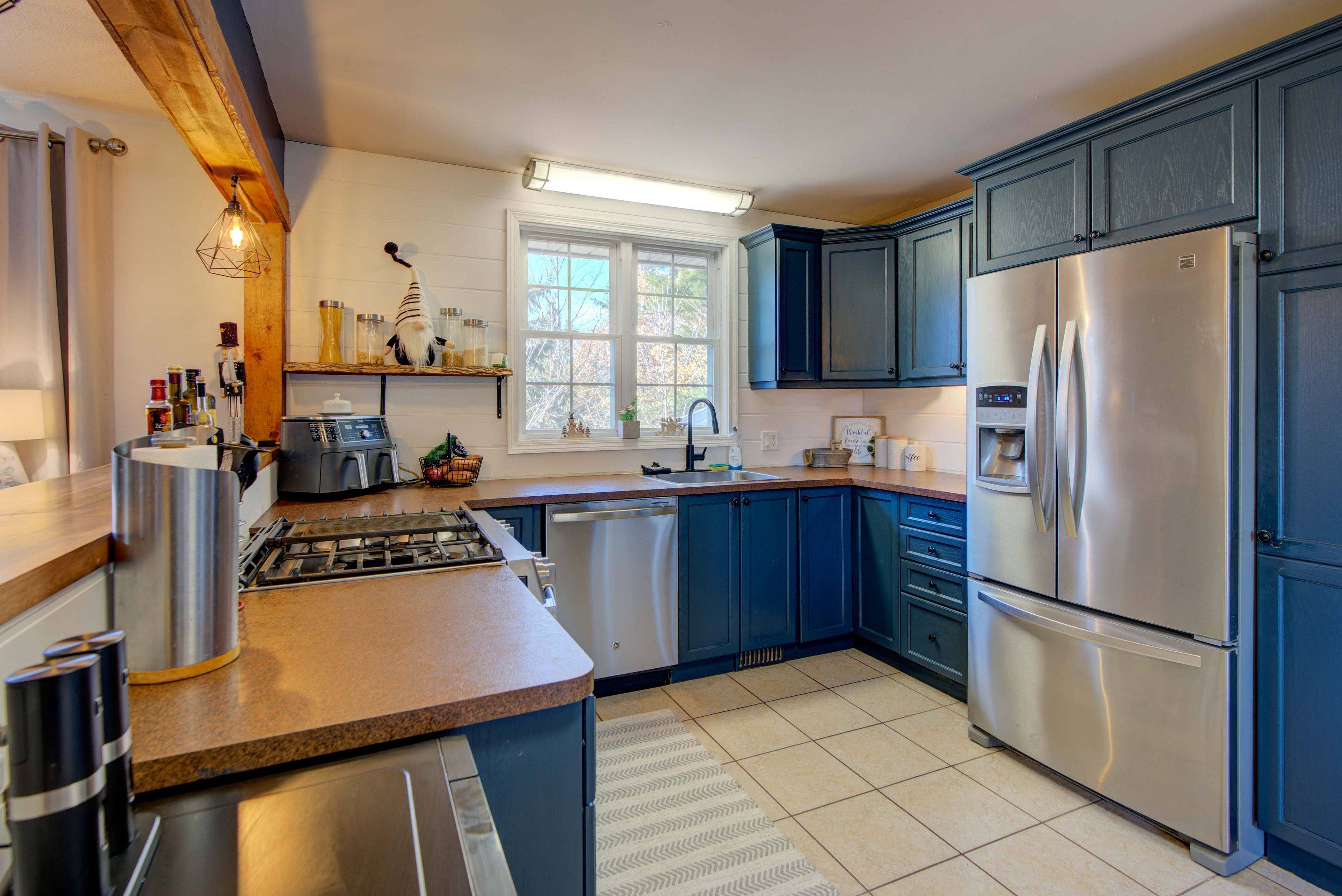 Kingston, ON K7M 5H1,715 Collins Bay RD