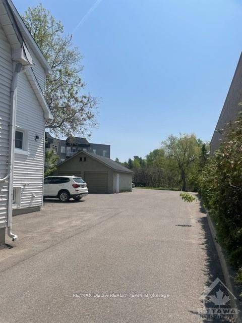 Orleans - Convent Glen And Area, ON K1C 1G5,2788 St Joseph BLVD