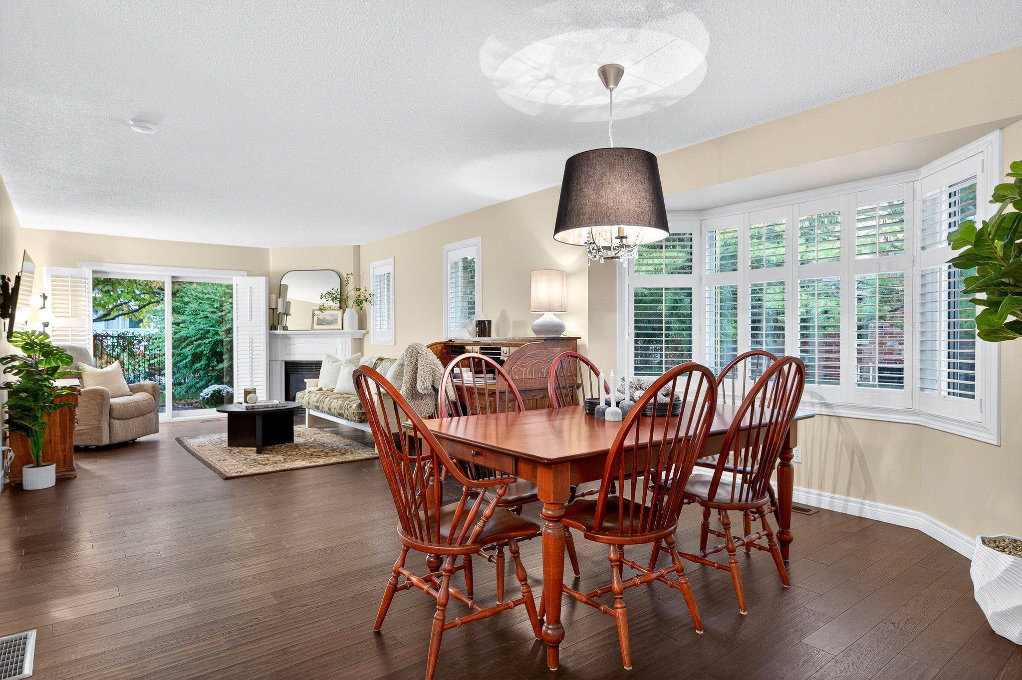 Selwyn, ON K0L 2H0,20 Charles CT