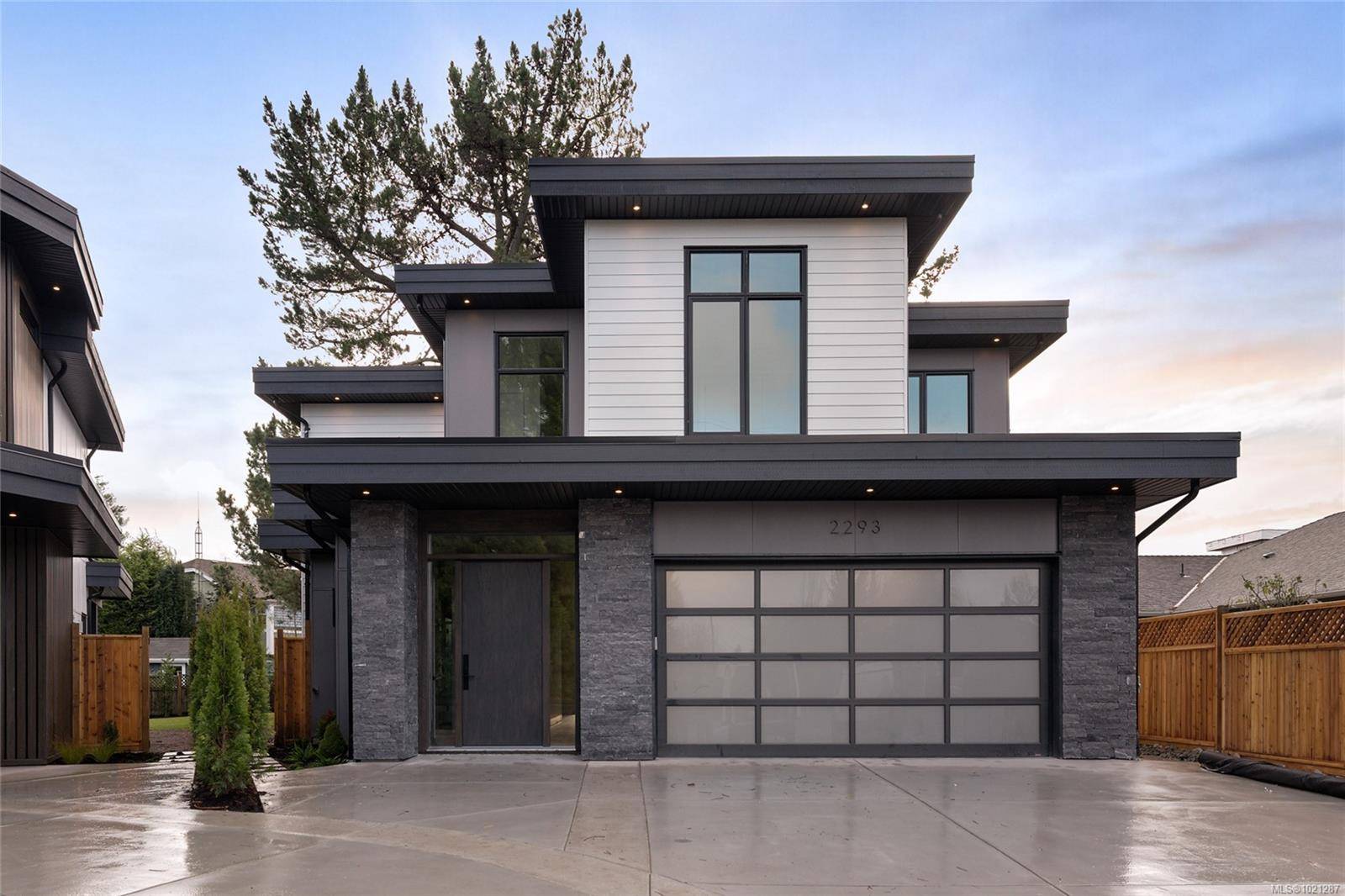 Sidney, BC V8L 1R2,2293 Adela Pl