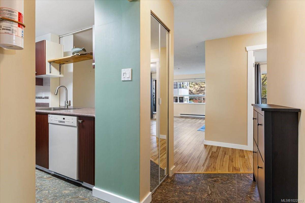 Nanaimo, BC V9S 2H6,770 Poplar St #211