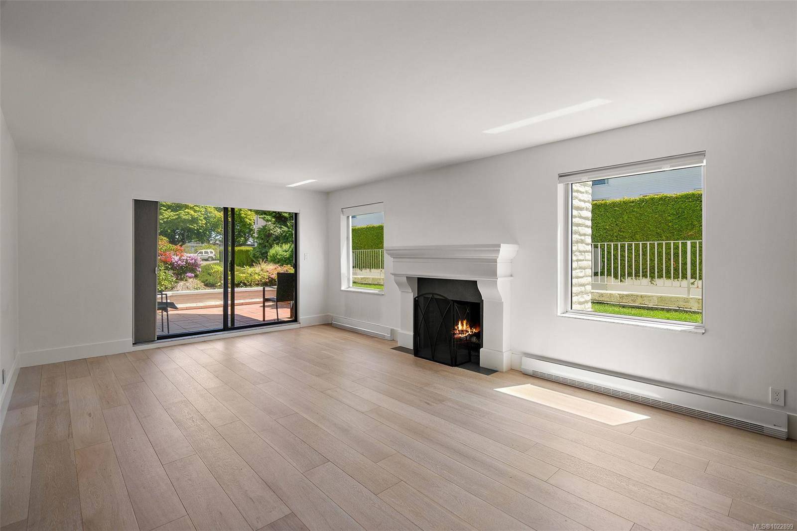 Oak Bay, BC V8S 2N6,1370 Beach Dr #109