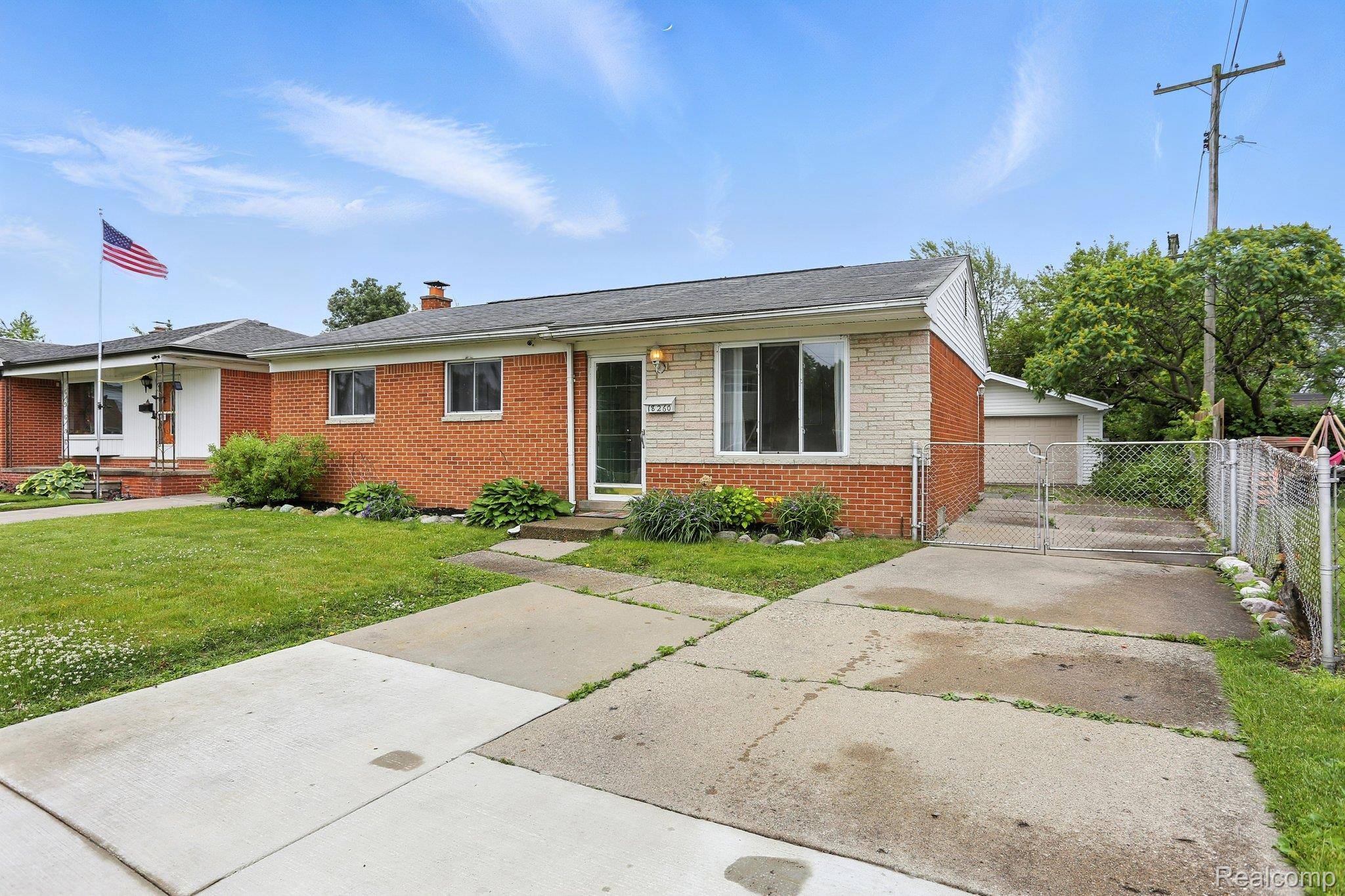 Fraser, MI 48026,18260 Spring CT N