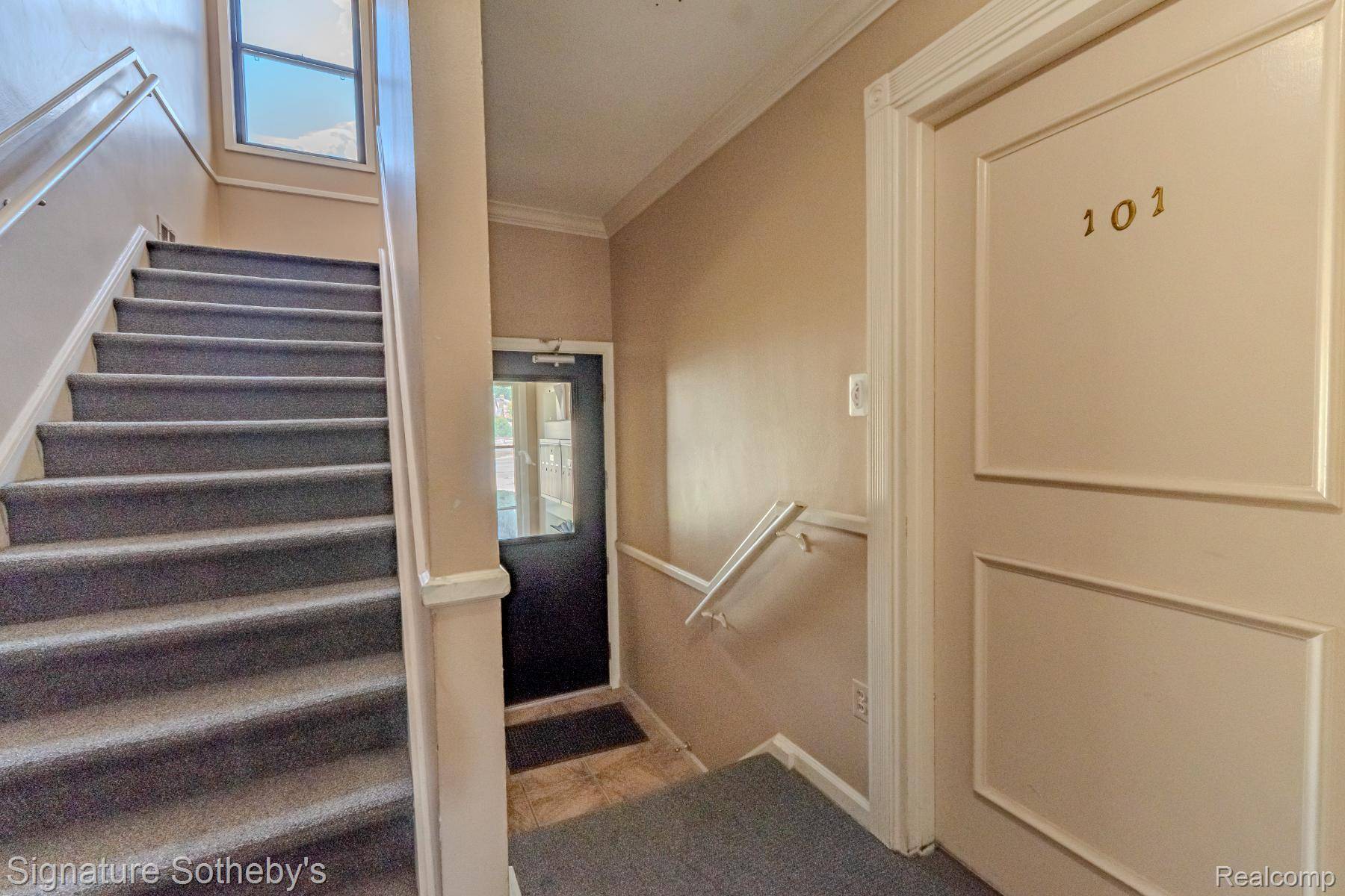 Royal Oak, MI 48067,25835 Woodward AVE #101