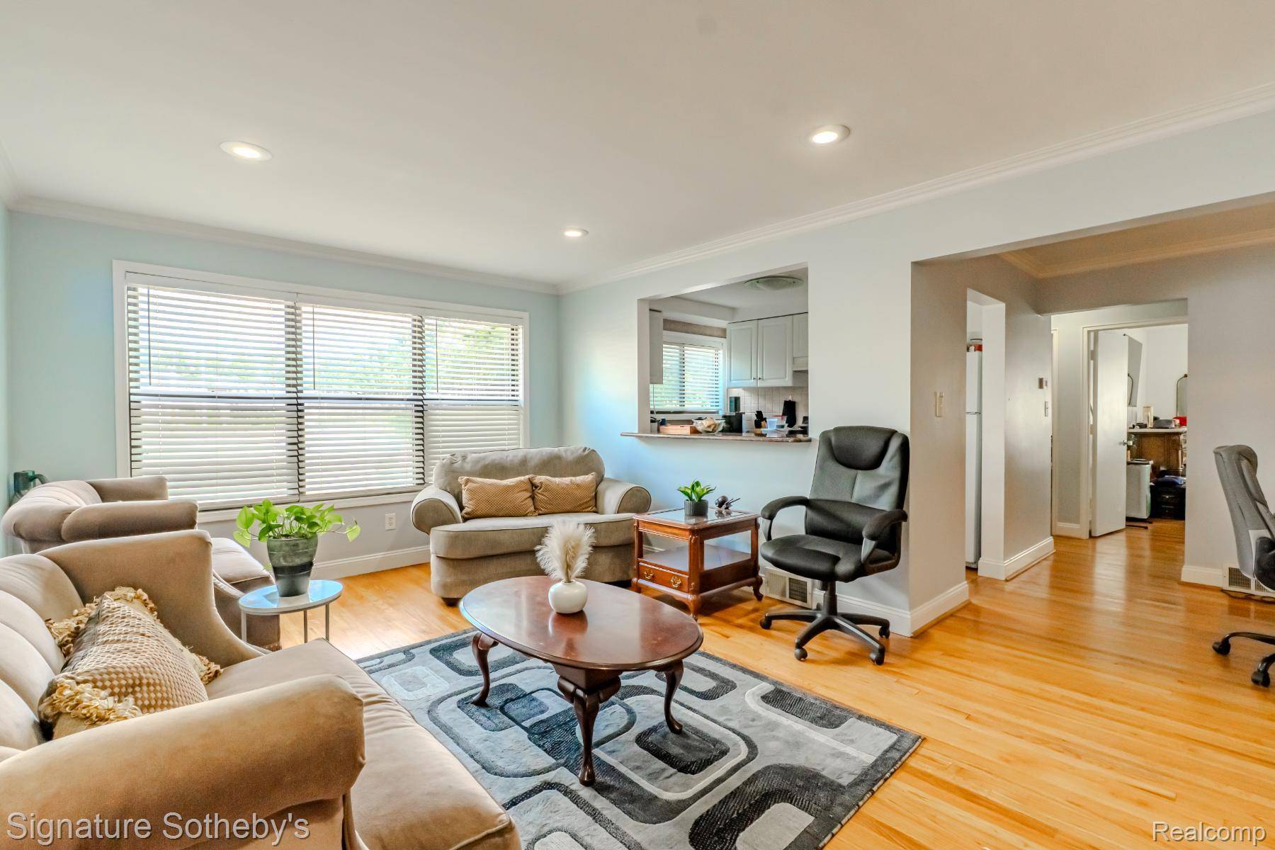 Royal Oak, MI 48067,25835 Woodward AVE #101