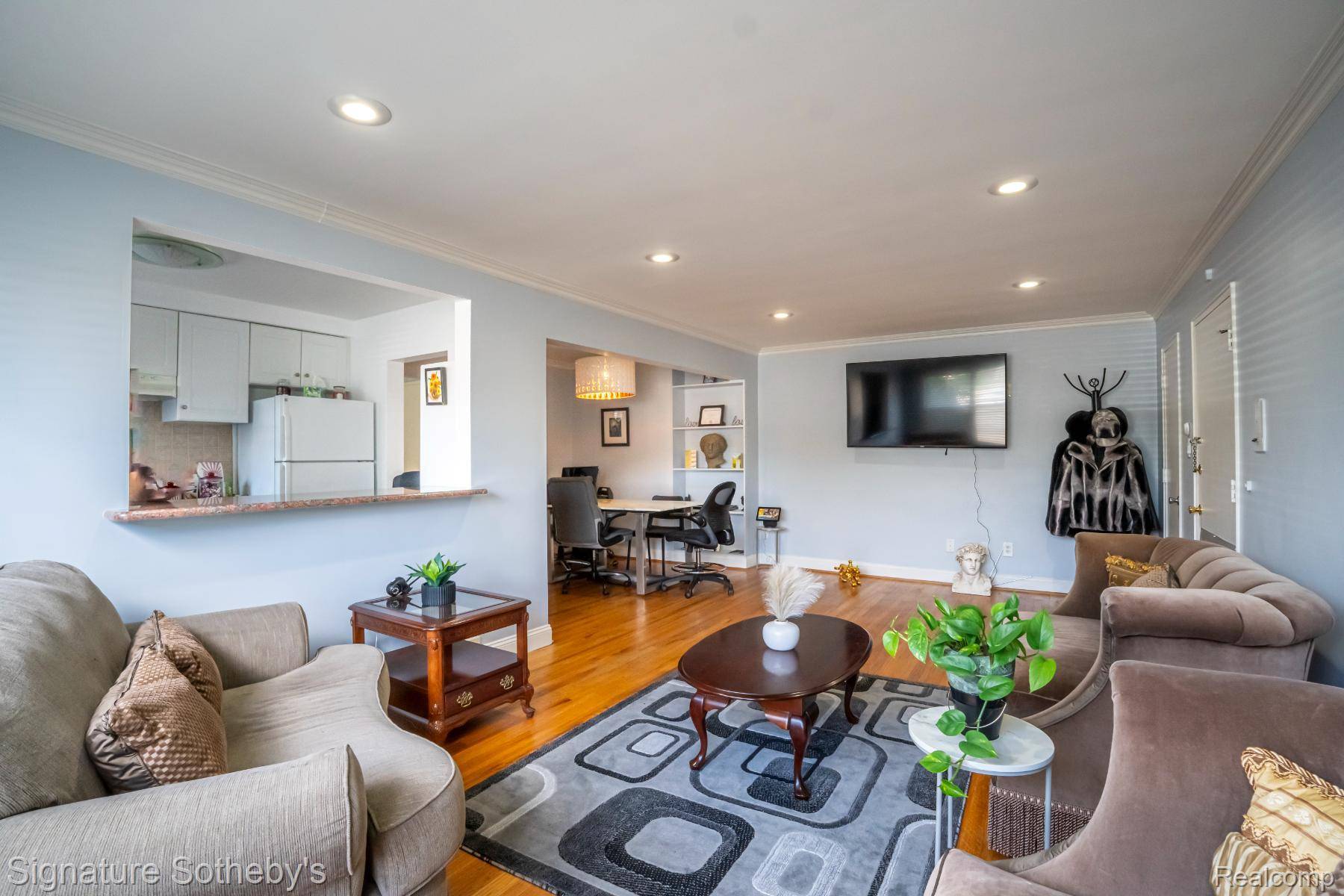 Royal Oak, MI 48067,25835 Woodward AVE #101