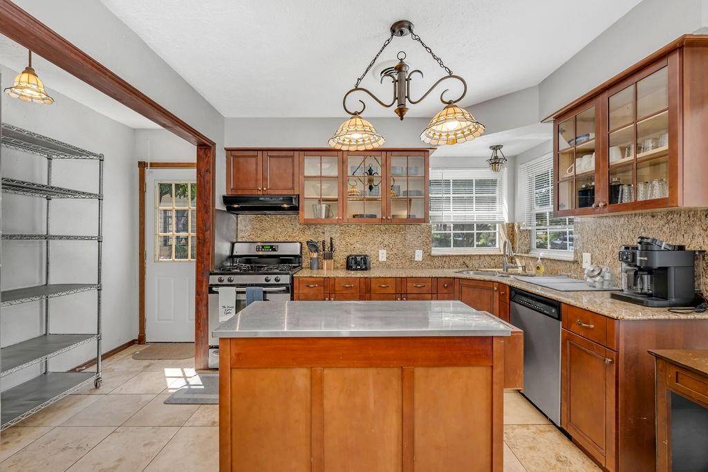 Dallas, TX 75211,2240 Lawndale Drive