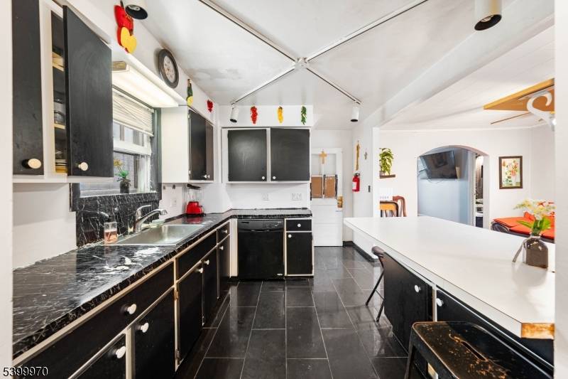 Roselle Park Boro, NJ 07204,160 W Colfax Ave