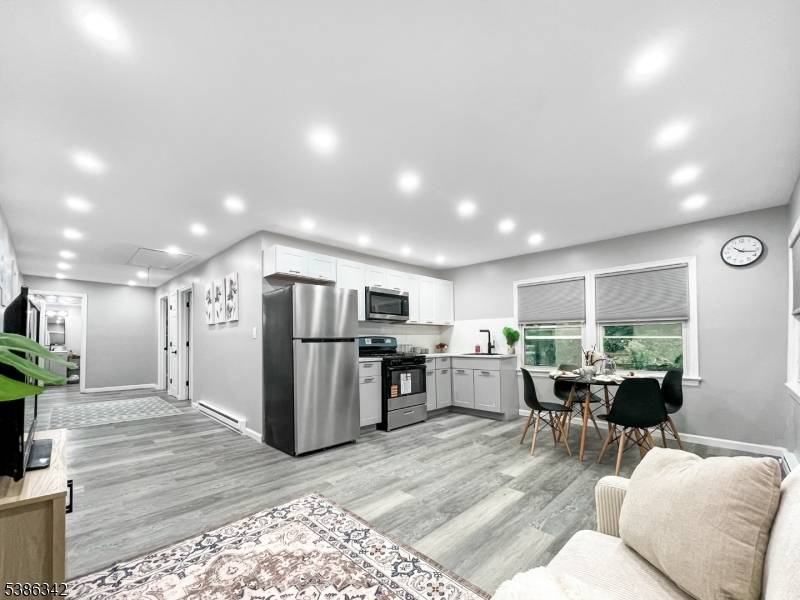 Wayne Twp., NJ 07470,208 Fayette Ave