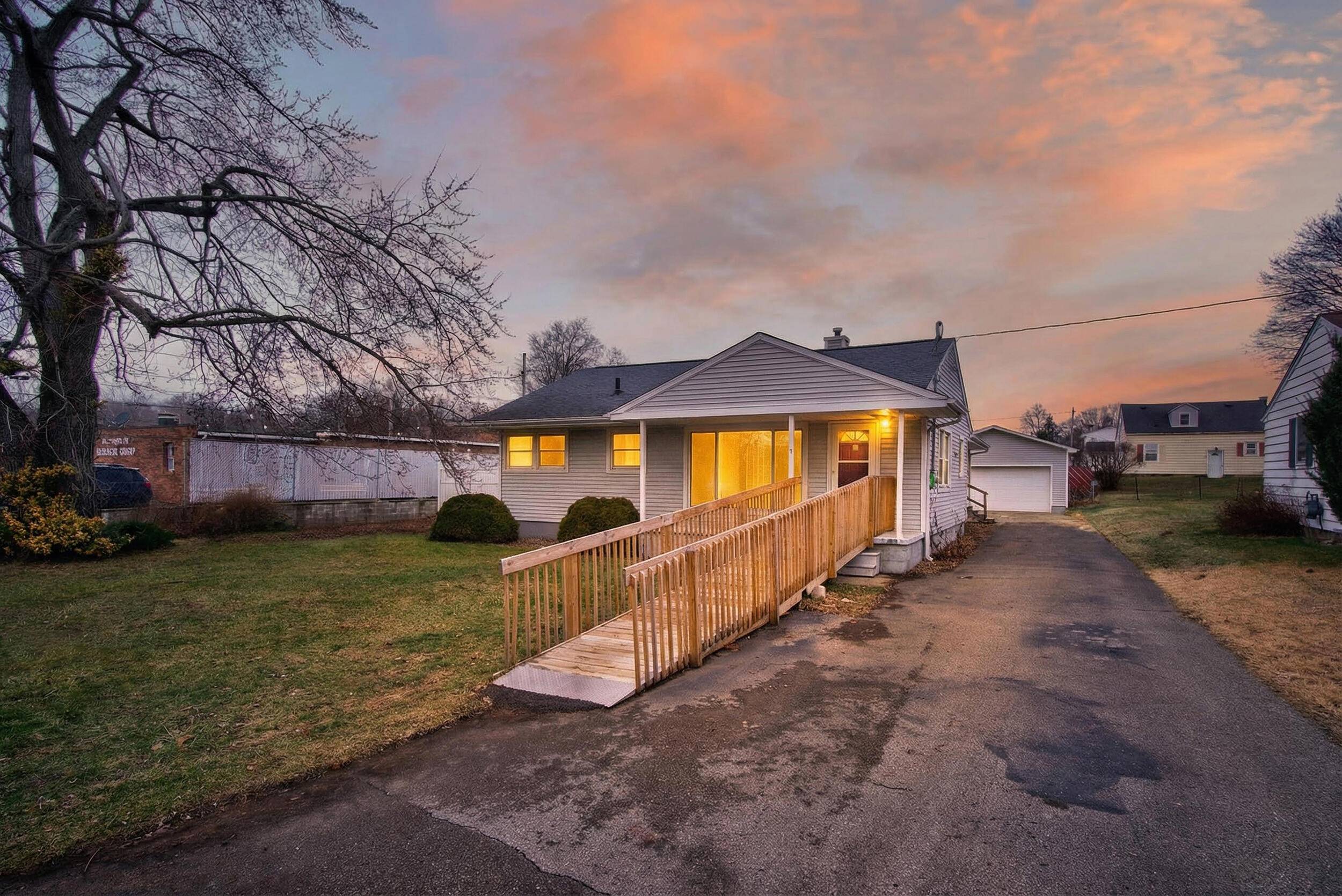 Jackson, MI 49202,430 Peacock WALK