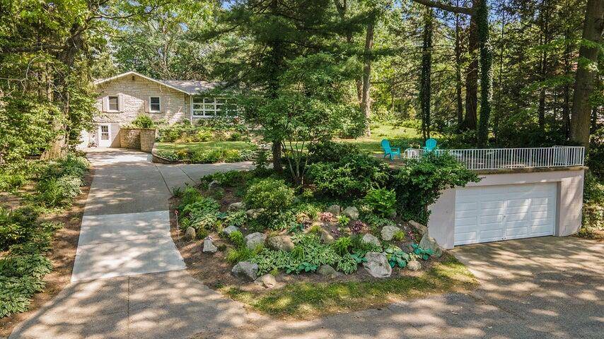 Spring Lake, MI 49456,17708 Oakwood DR