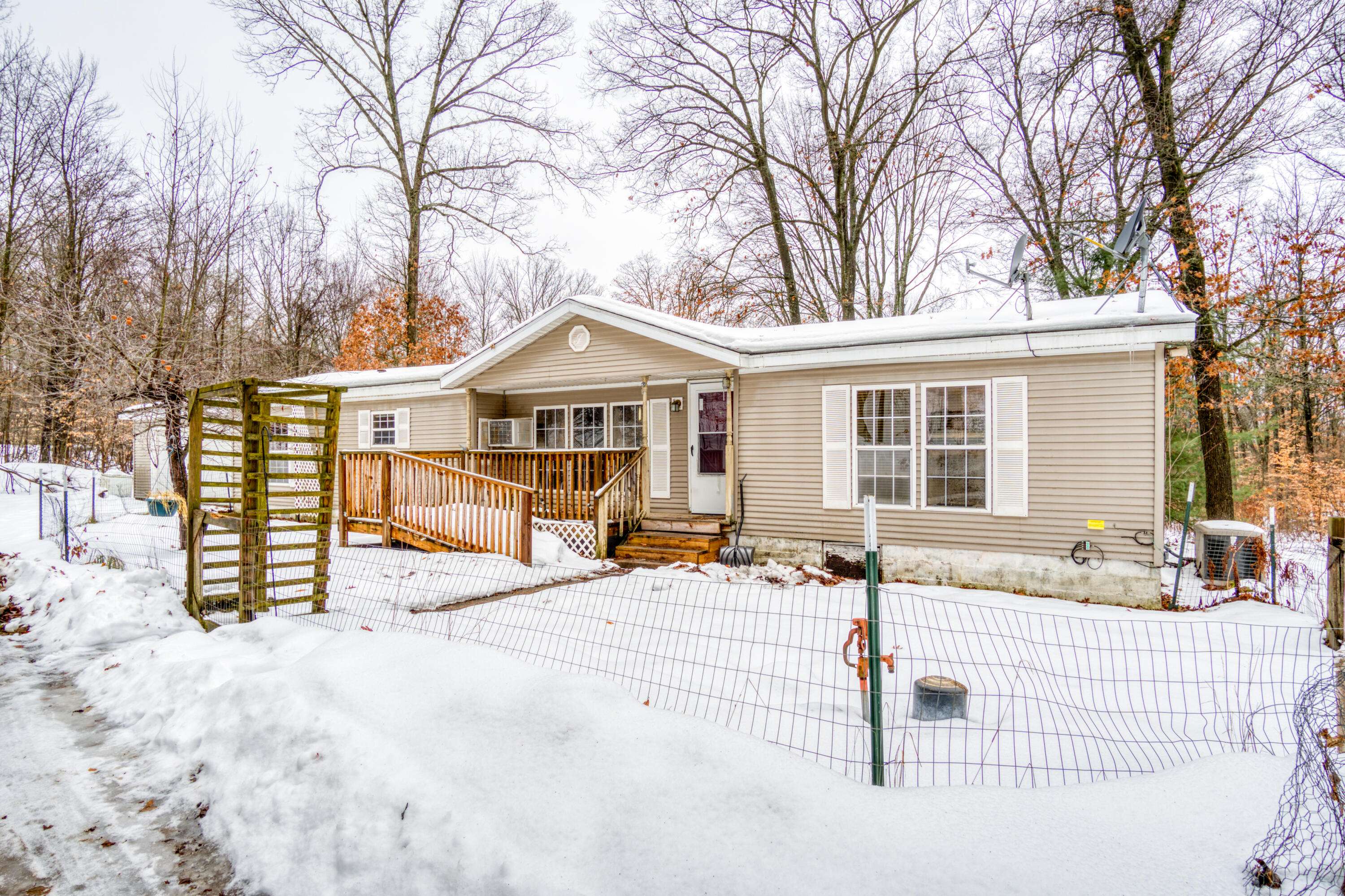 White Cloud, MI 49349,1041 S Poplar AVE