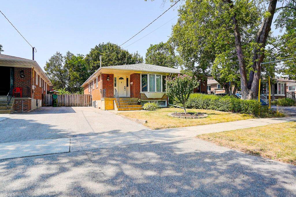 Toronto C13, ON M3A 2E1,78 Roywood DR #Basement