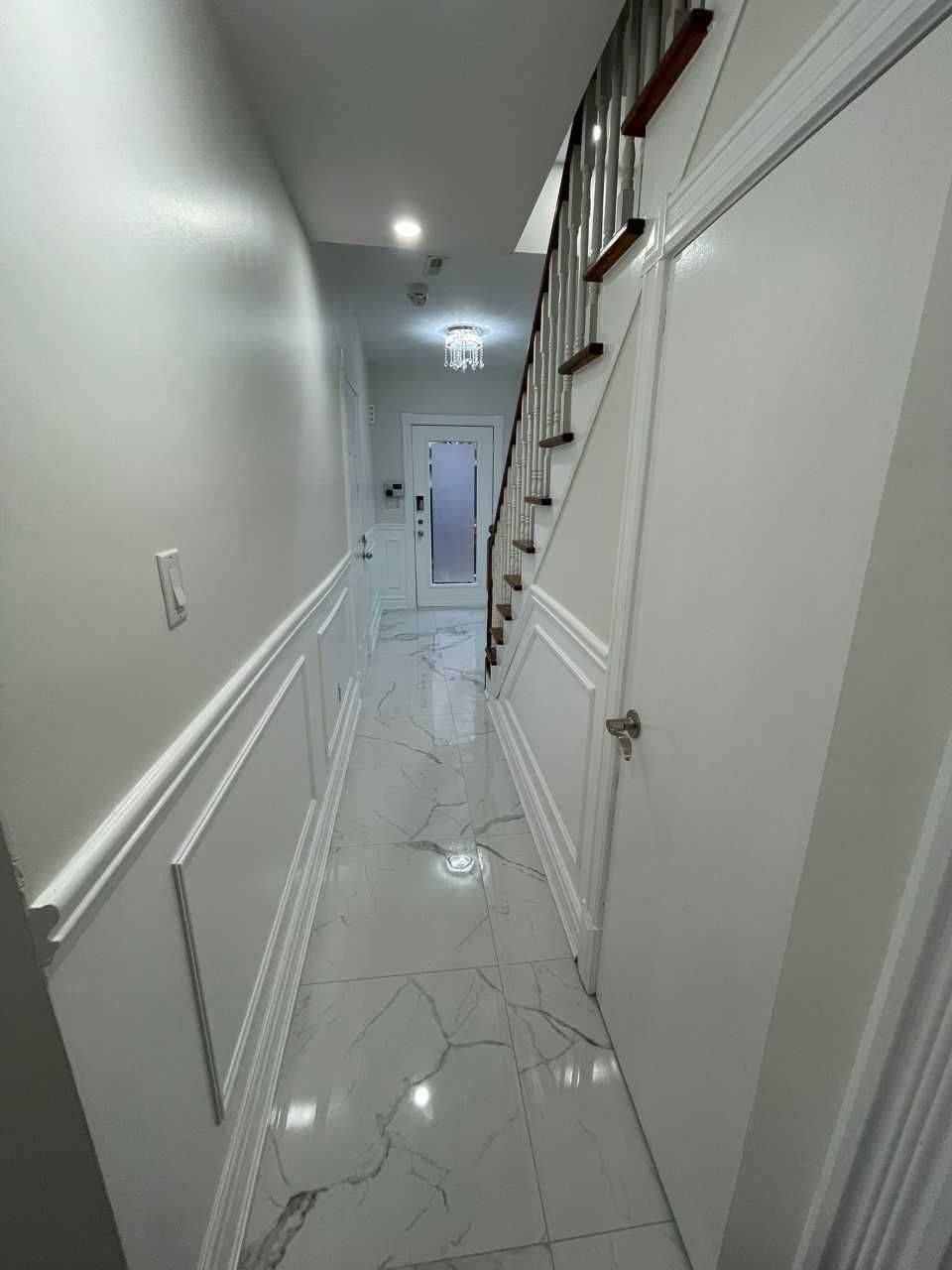 Toronto C02, ON M5R 3V2,7 ANNEX LN