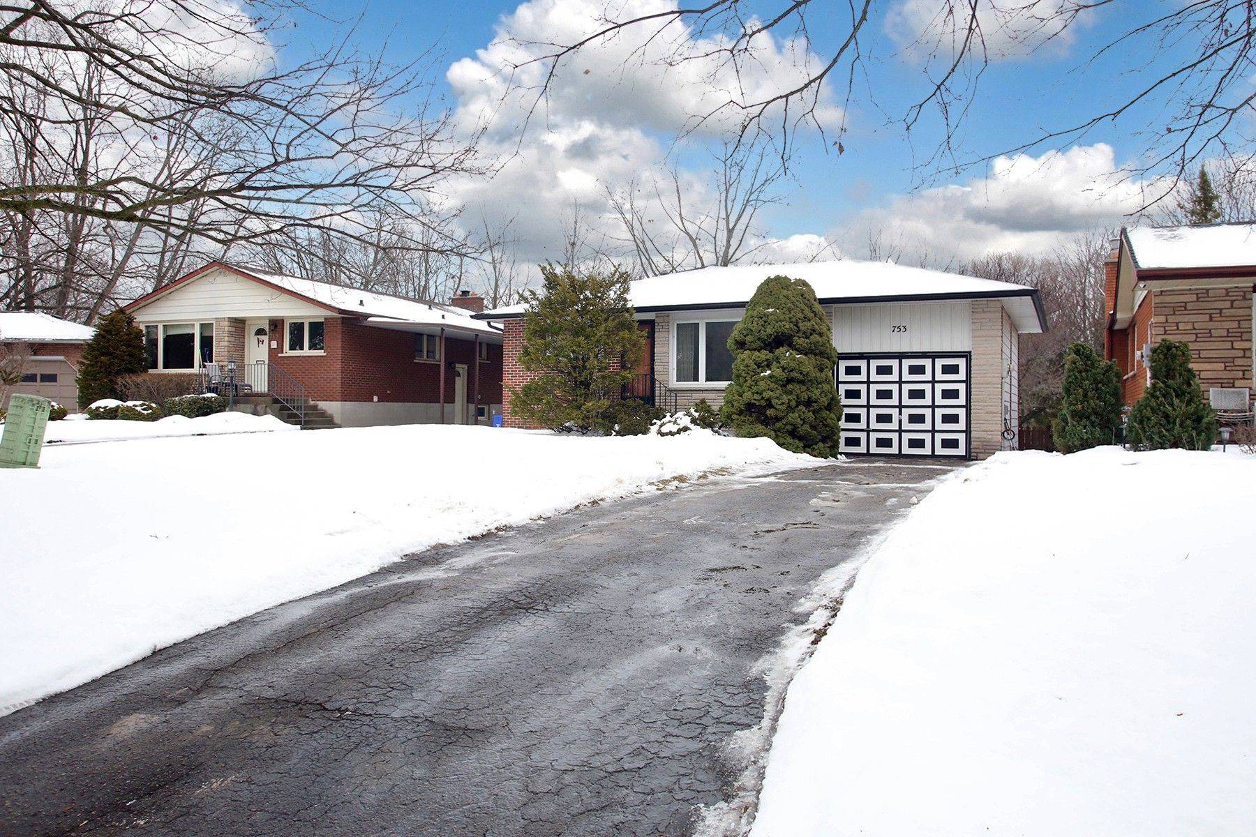Oshawa, ON L1J 6Y8,753 Tarn CT