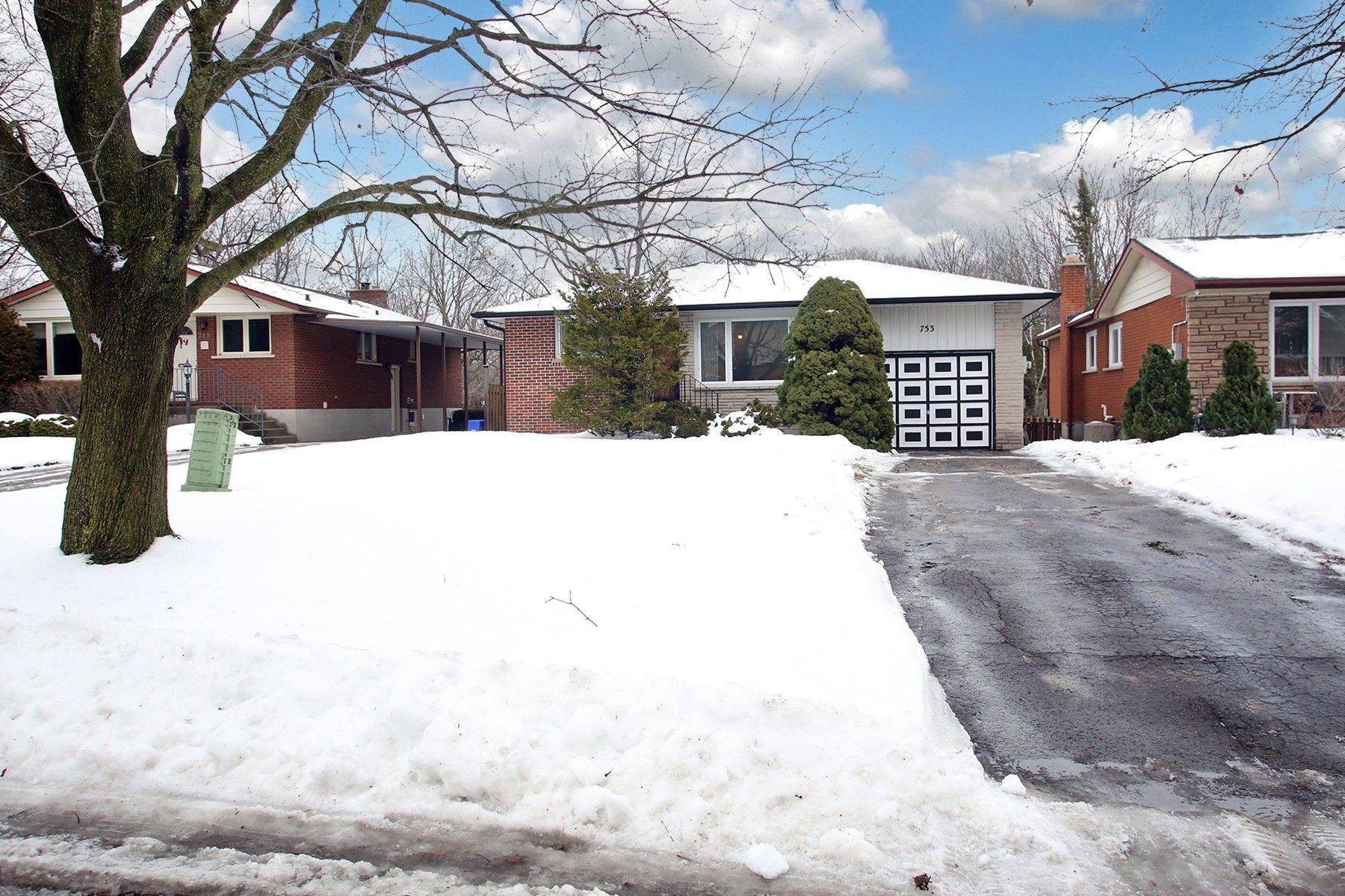 Oshawa, ON L1J 6Y8,753 Tarn CT