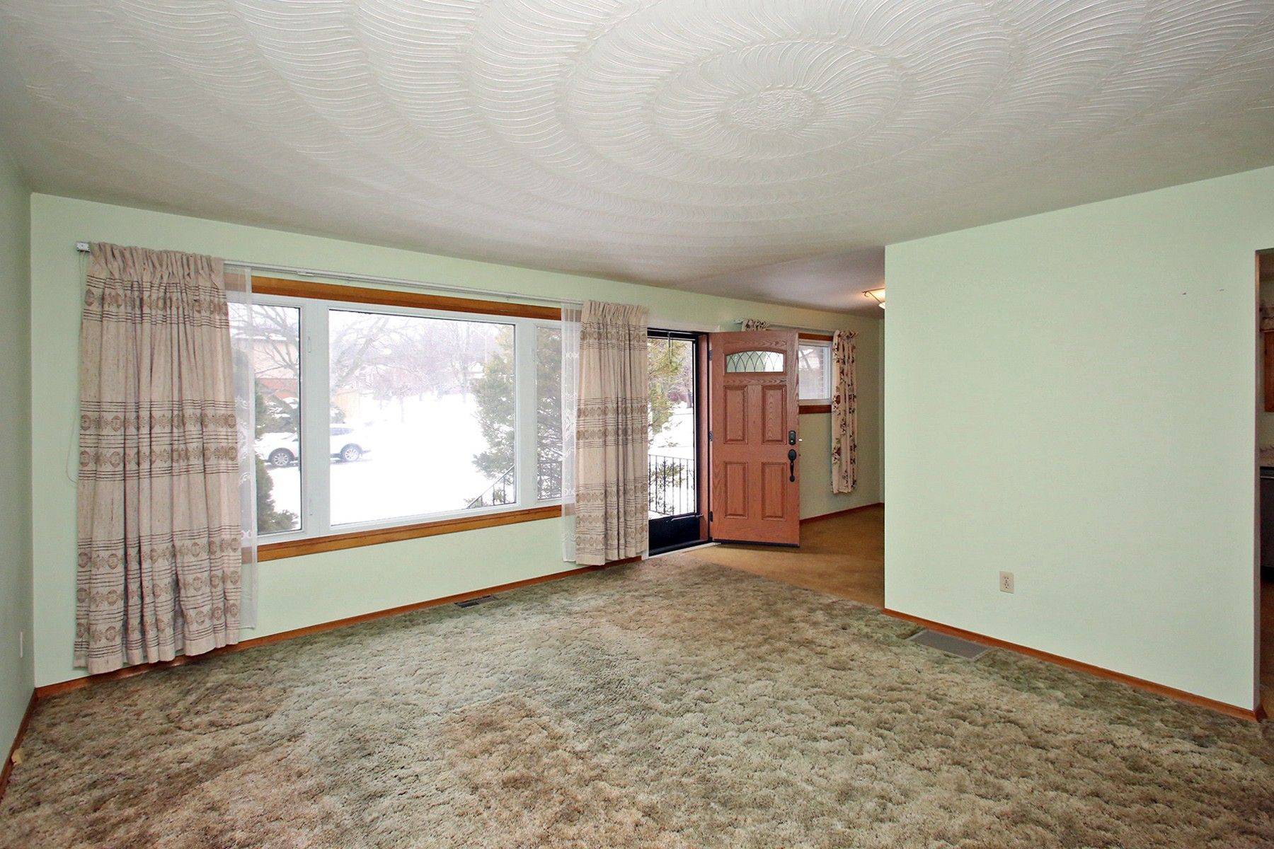 Oshawa, ON L1J 6Y8,753 Tarn CT